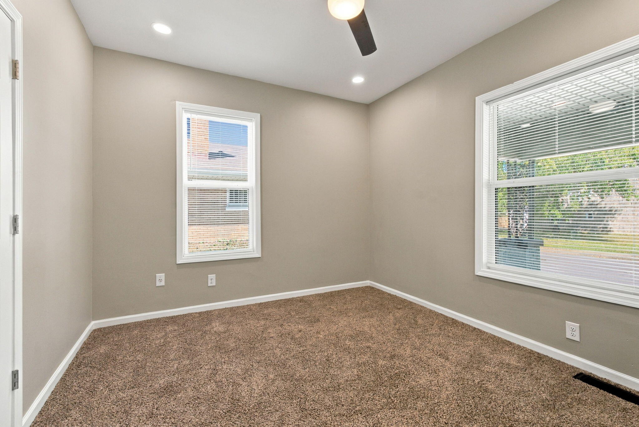 118 Paris Avenue Property Photo 21