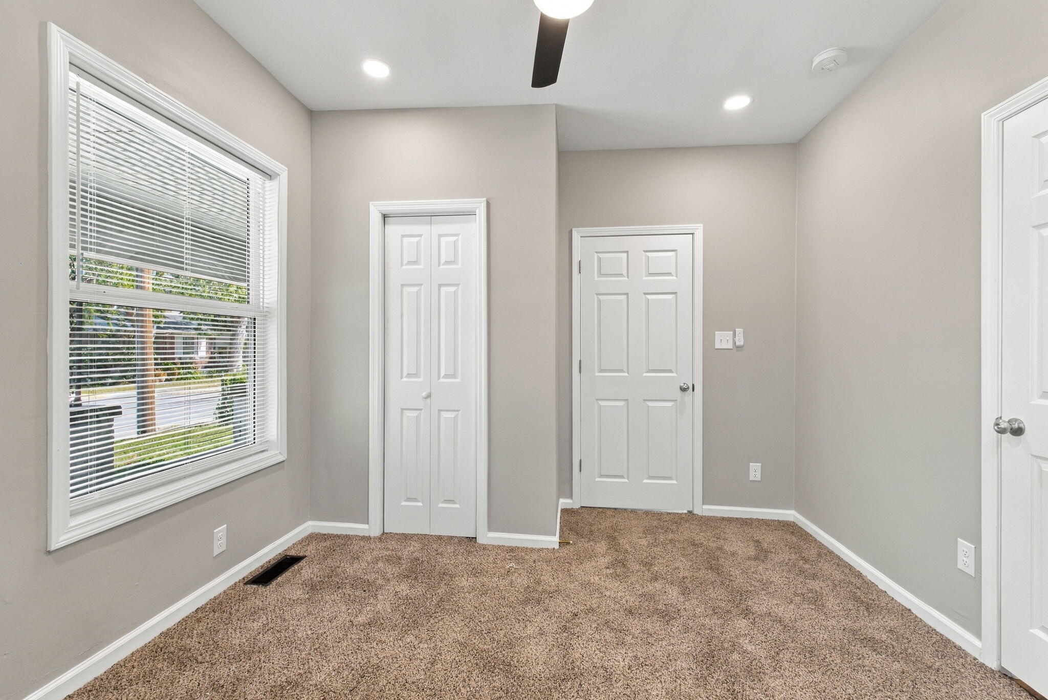 118 Paris Avenue Property Photo 22