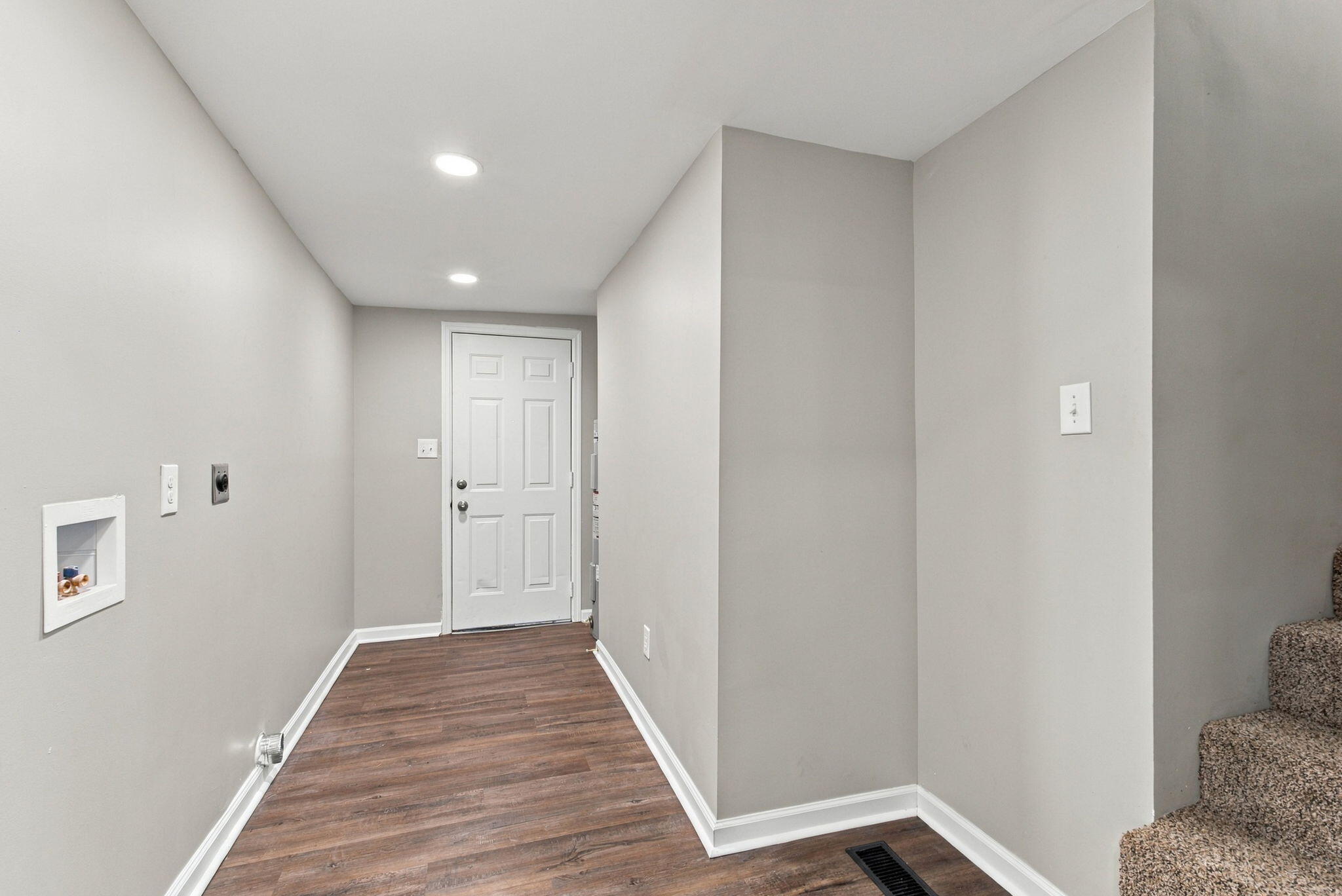 118 Paris Avenue Property Photo 27
