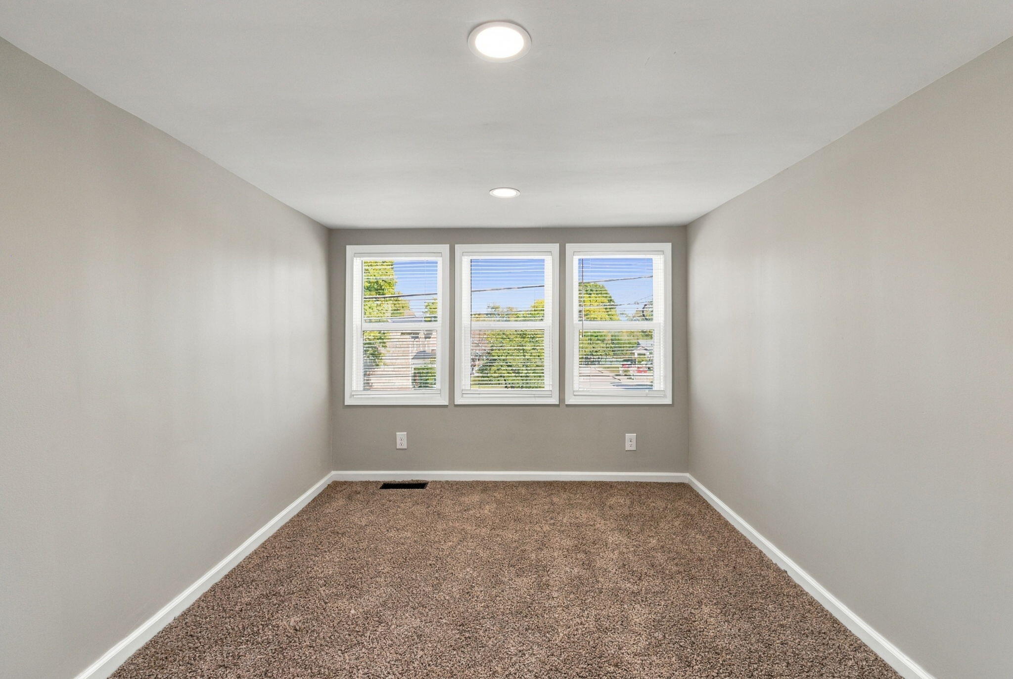 118 Paris Avenue Property Photo 34