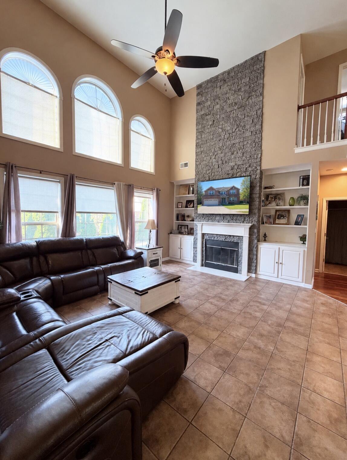 572 Thames Circle Property Photo 4