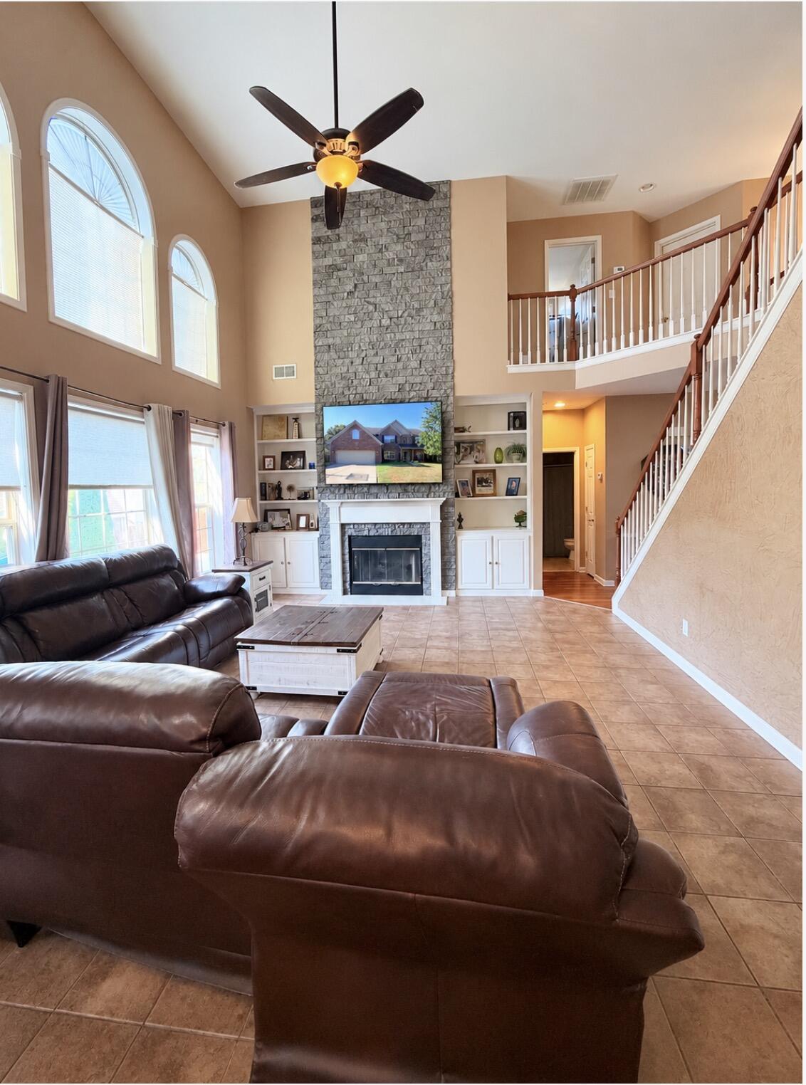 572 Thames Circle Property Photo 5
