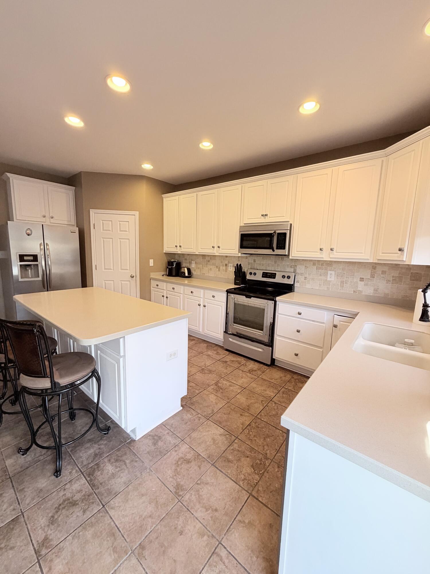 572 Thames Circle Property Photo 8