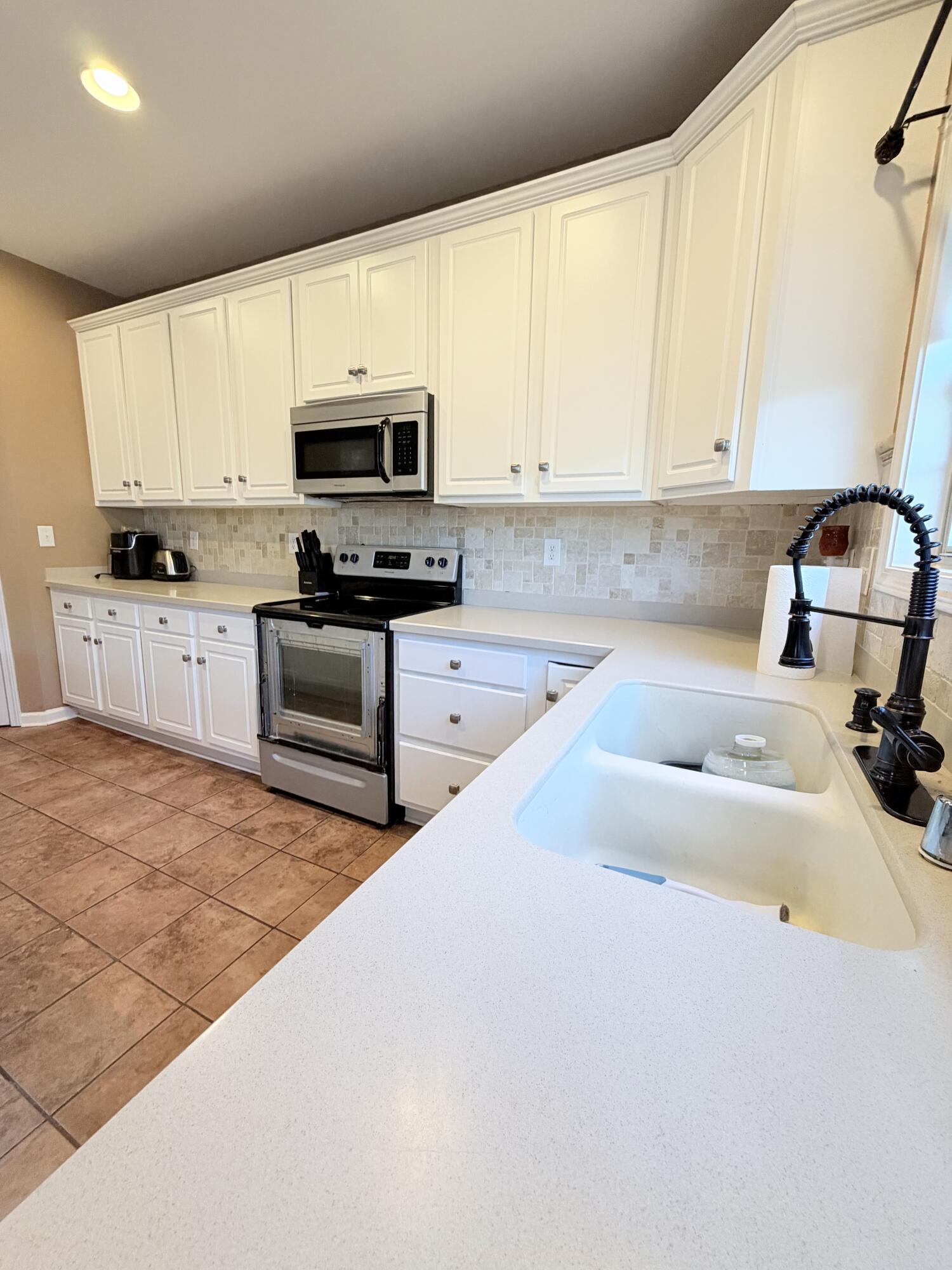 572 Thames Circle Property Photo 9