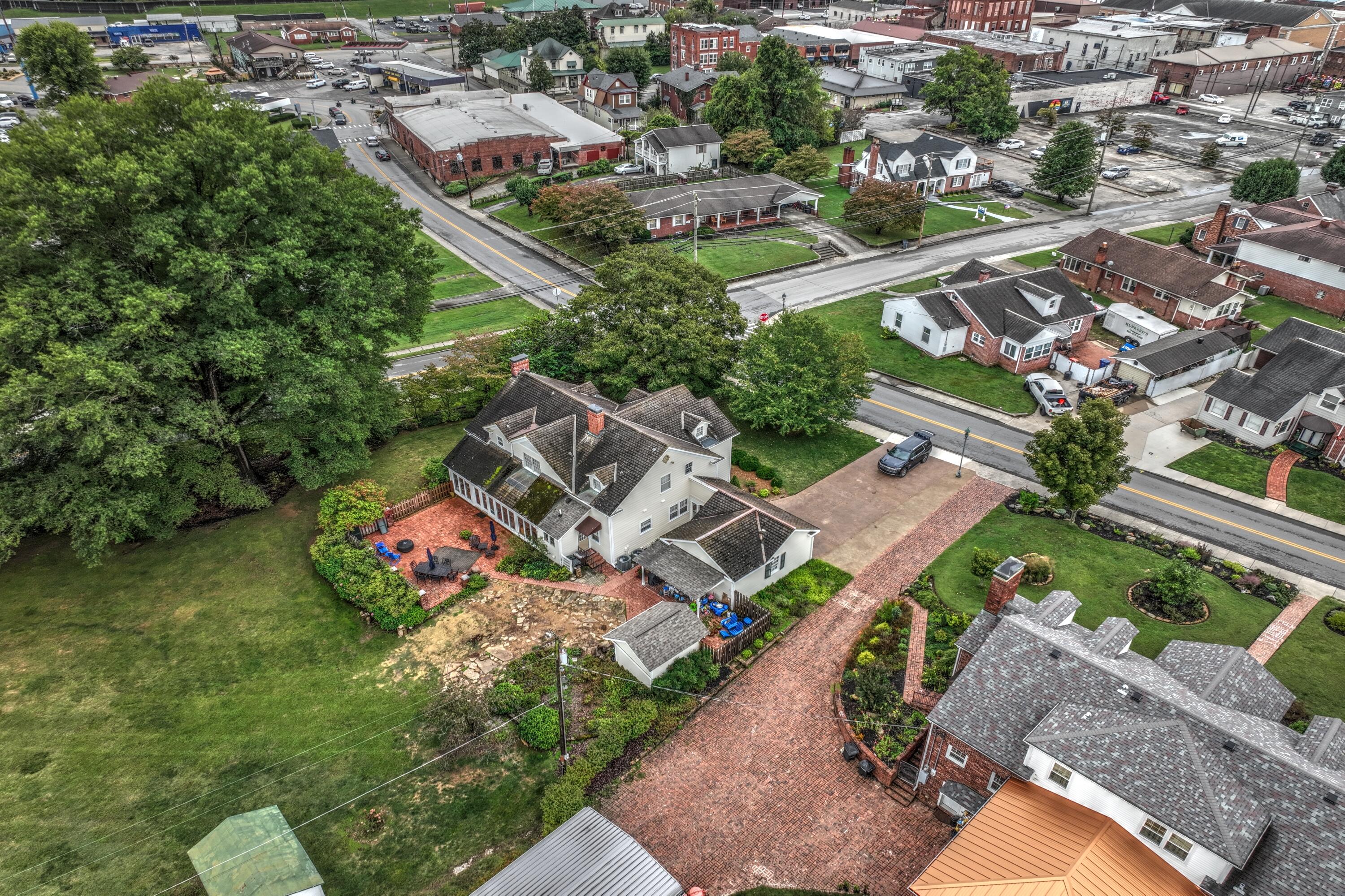 214 College Street Property Photo 11