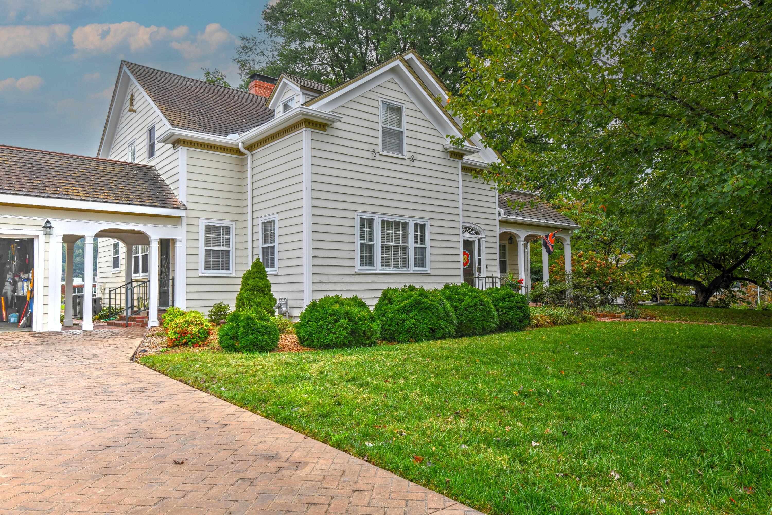 214 College Street Property Photo 16