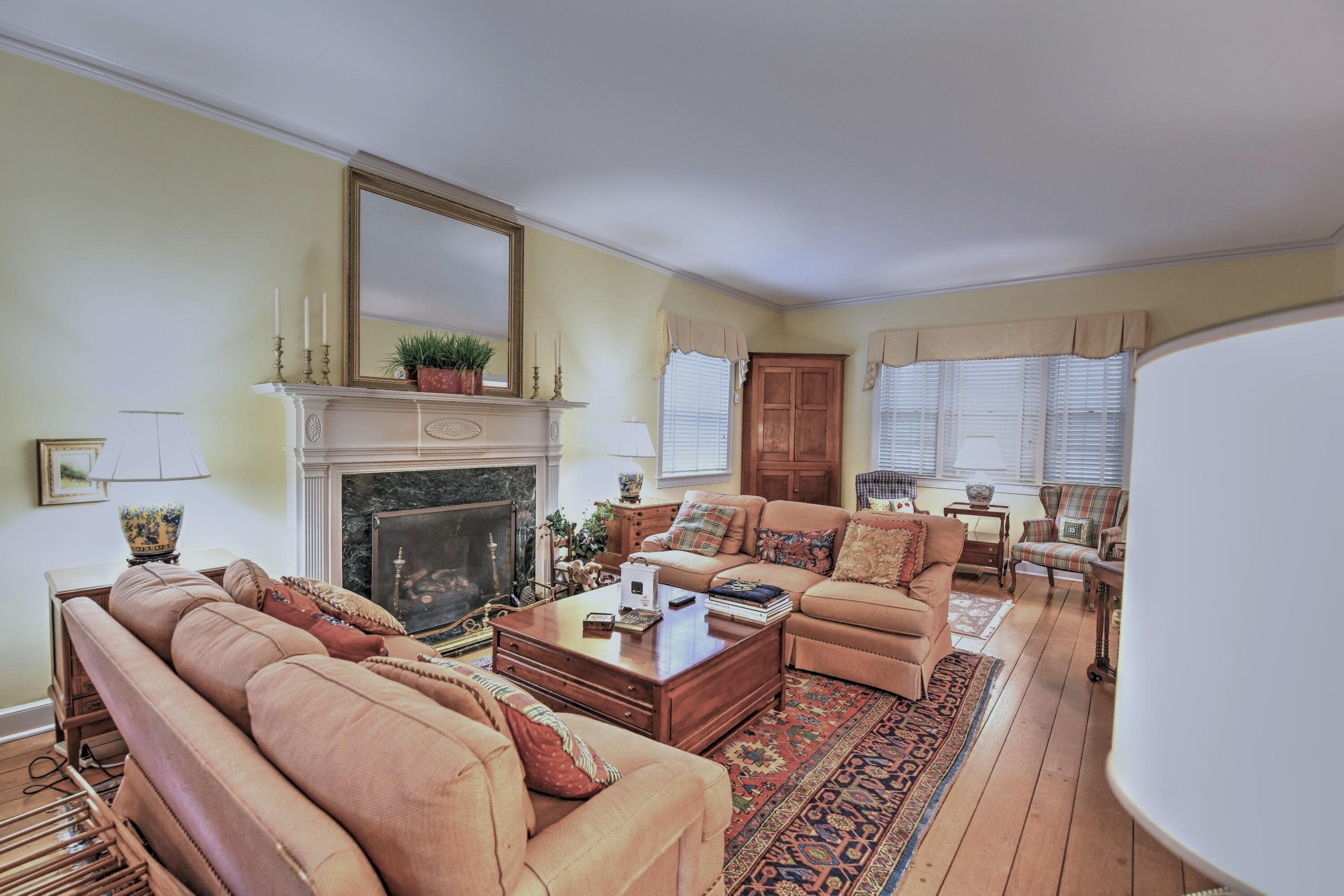 214 College Street Property Photo 27