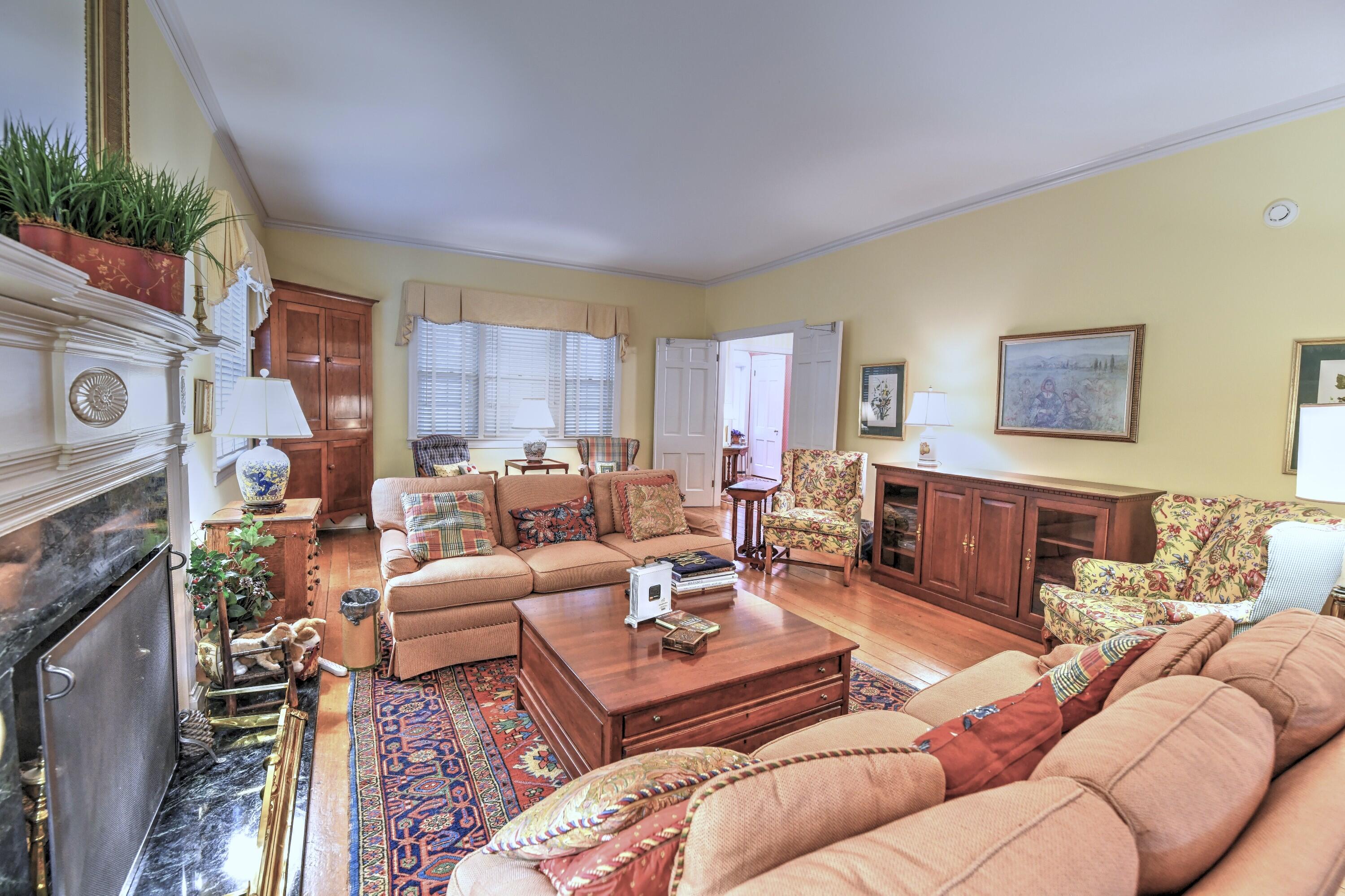 214 College Street Property Photo 28