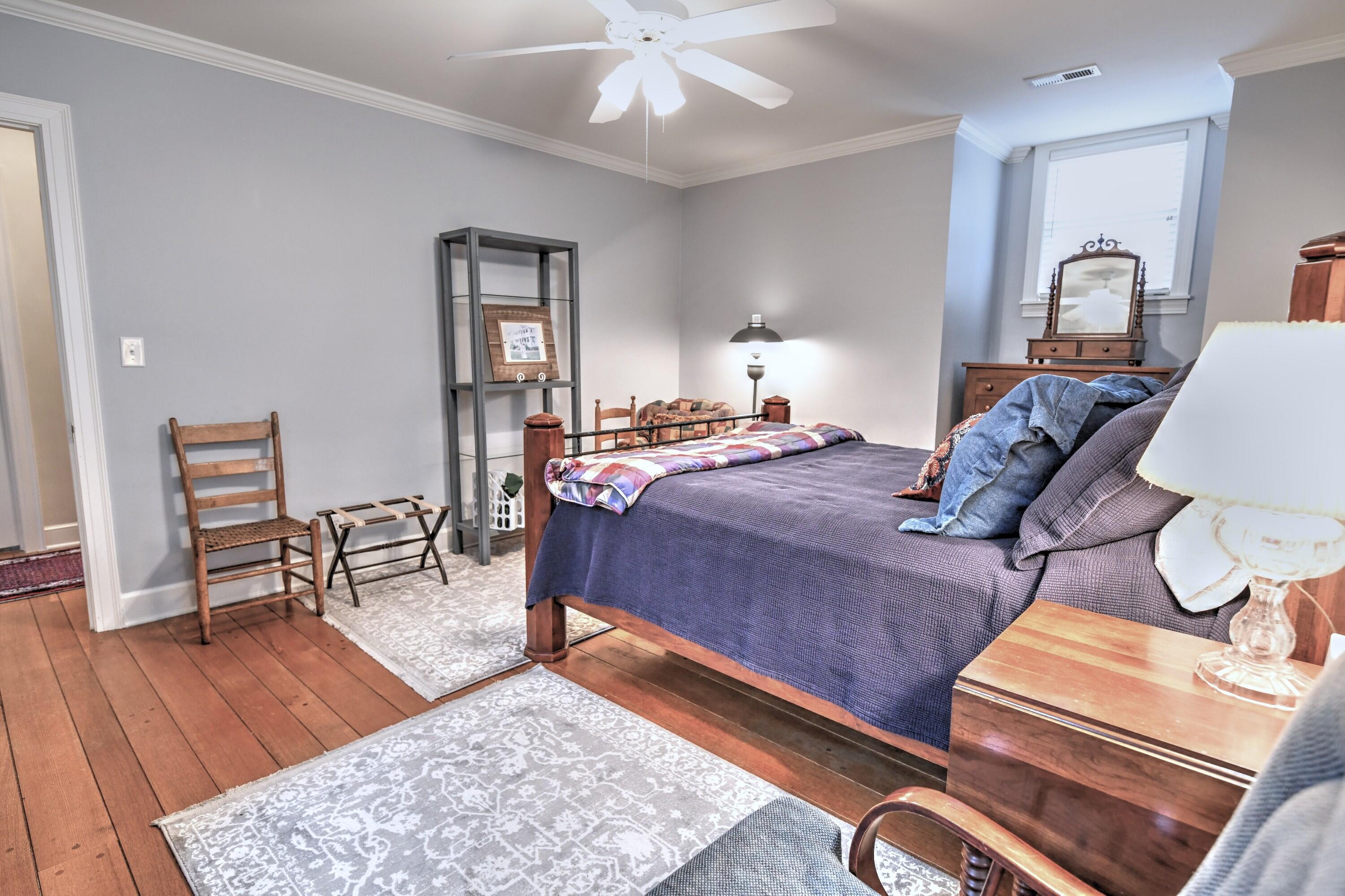 214 College Street Property Photo 33
