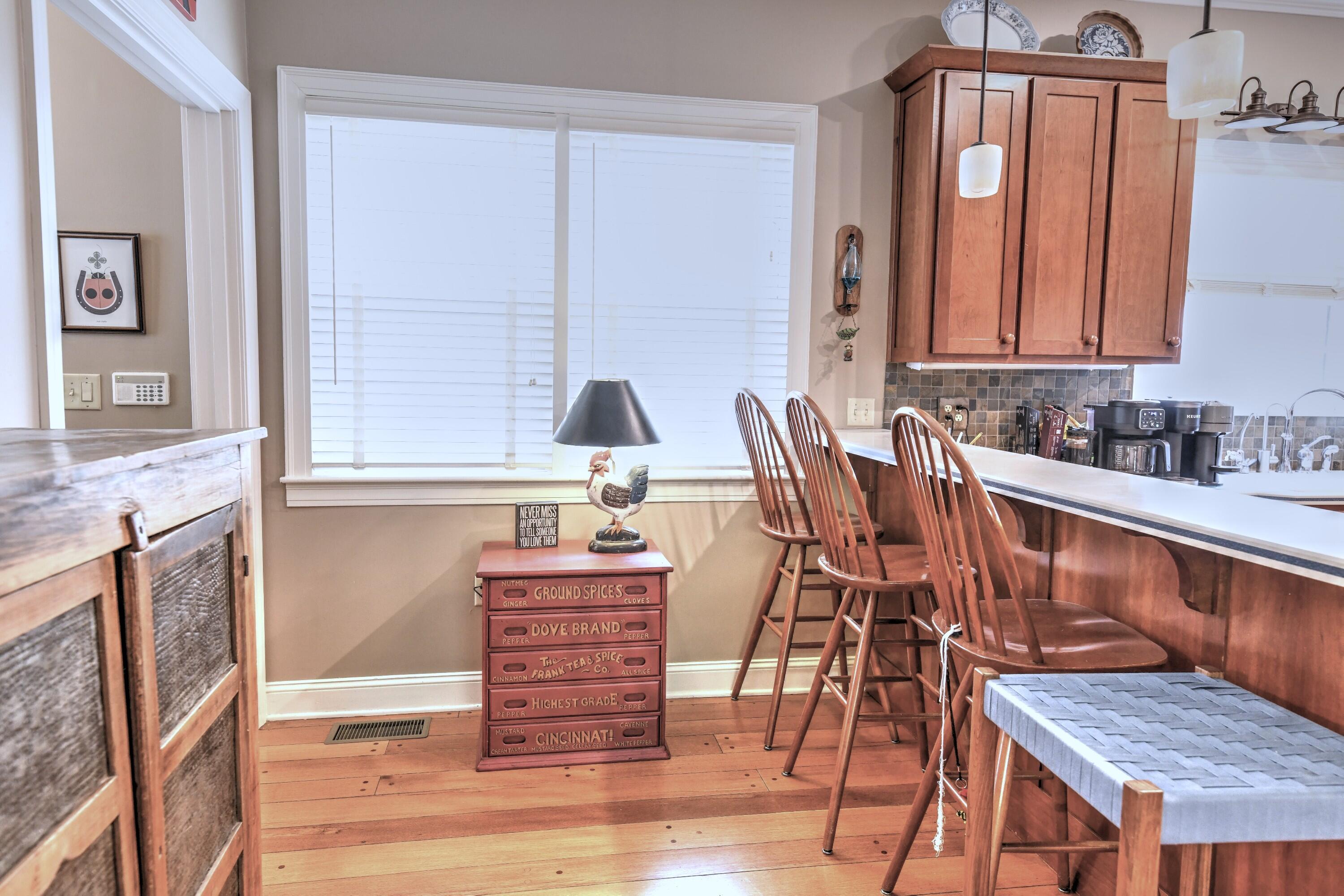 214 College Street Property Photo 46