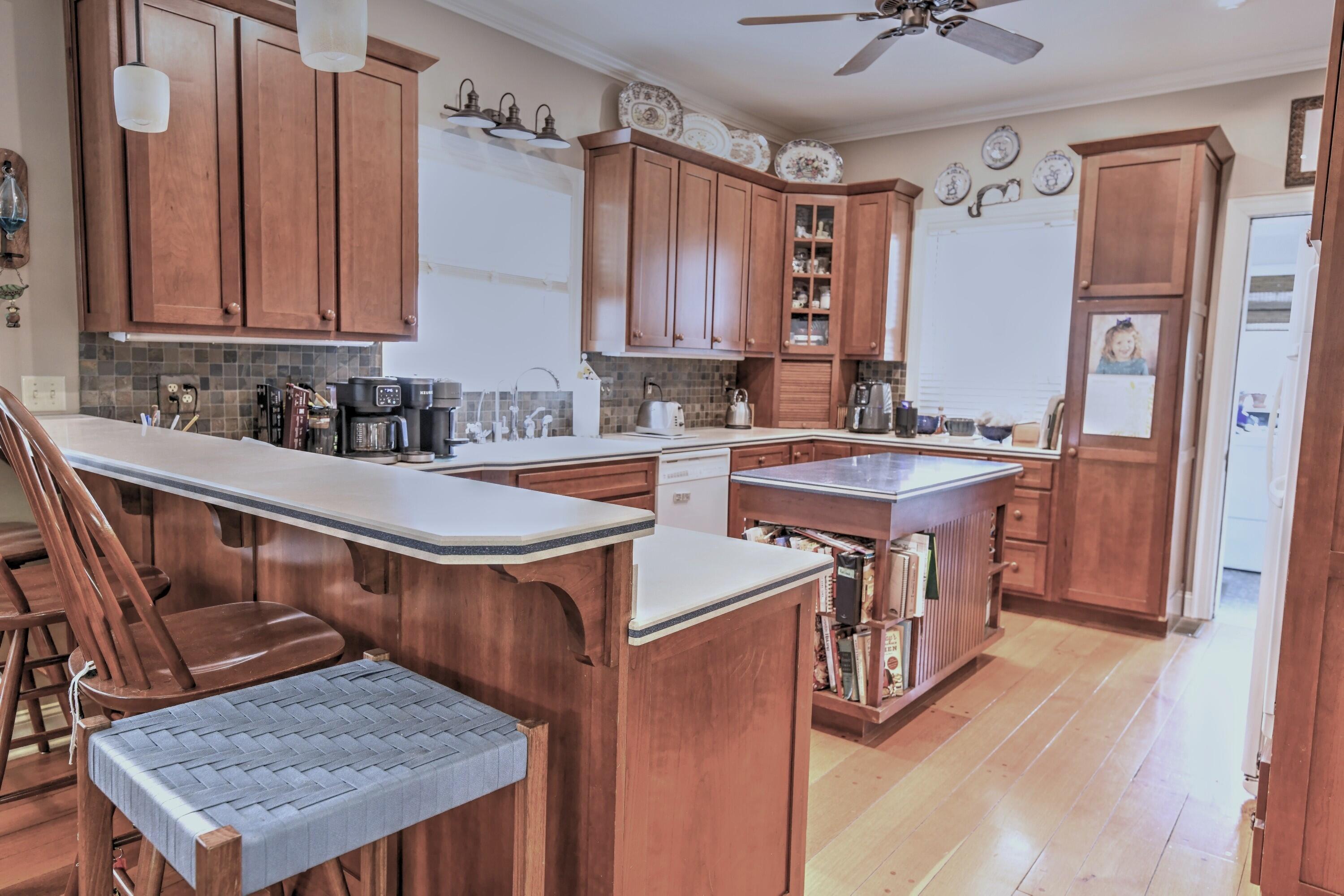 214 College Street Property Photo 47