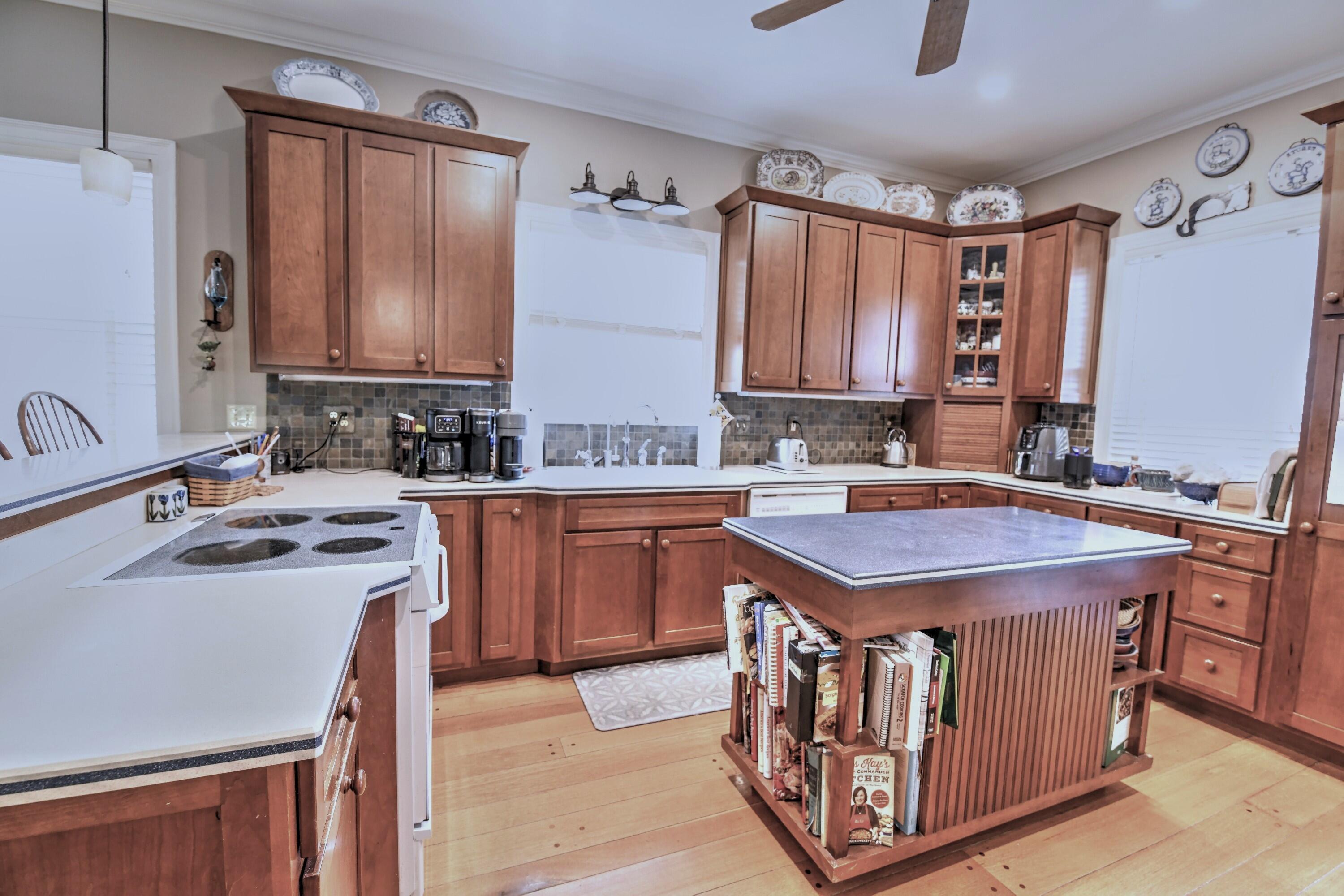 214 College Street Property Photo 48