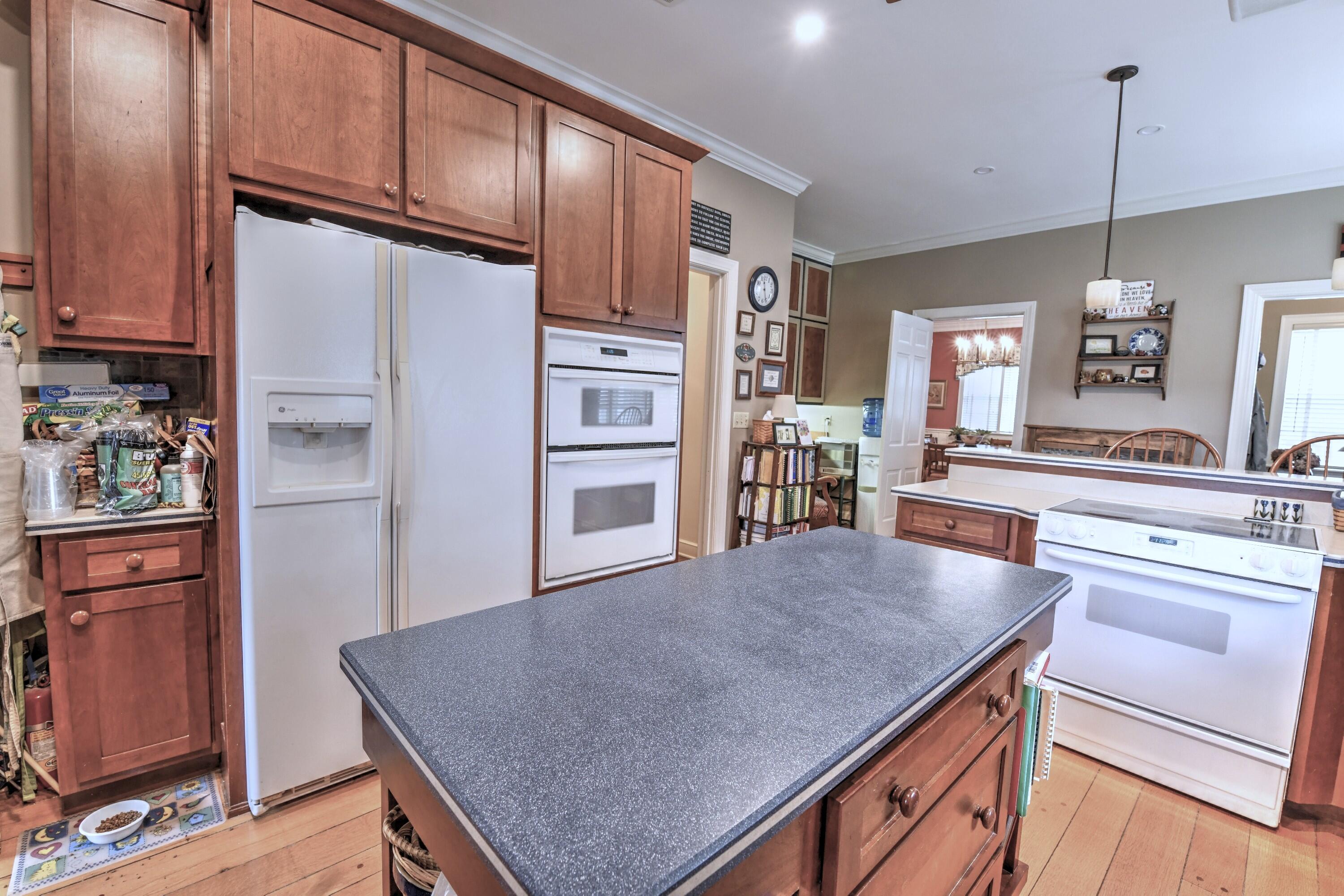 214 College Street Property Photo 50
