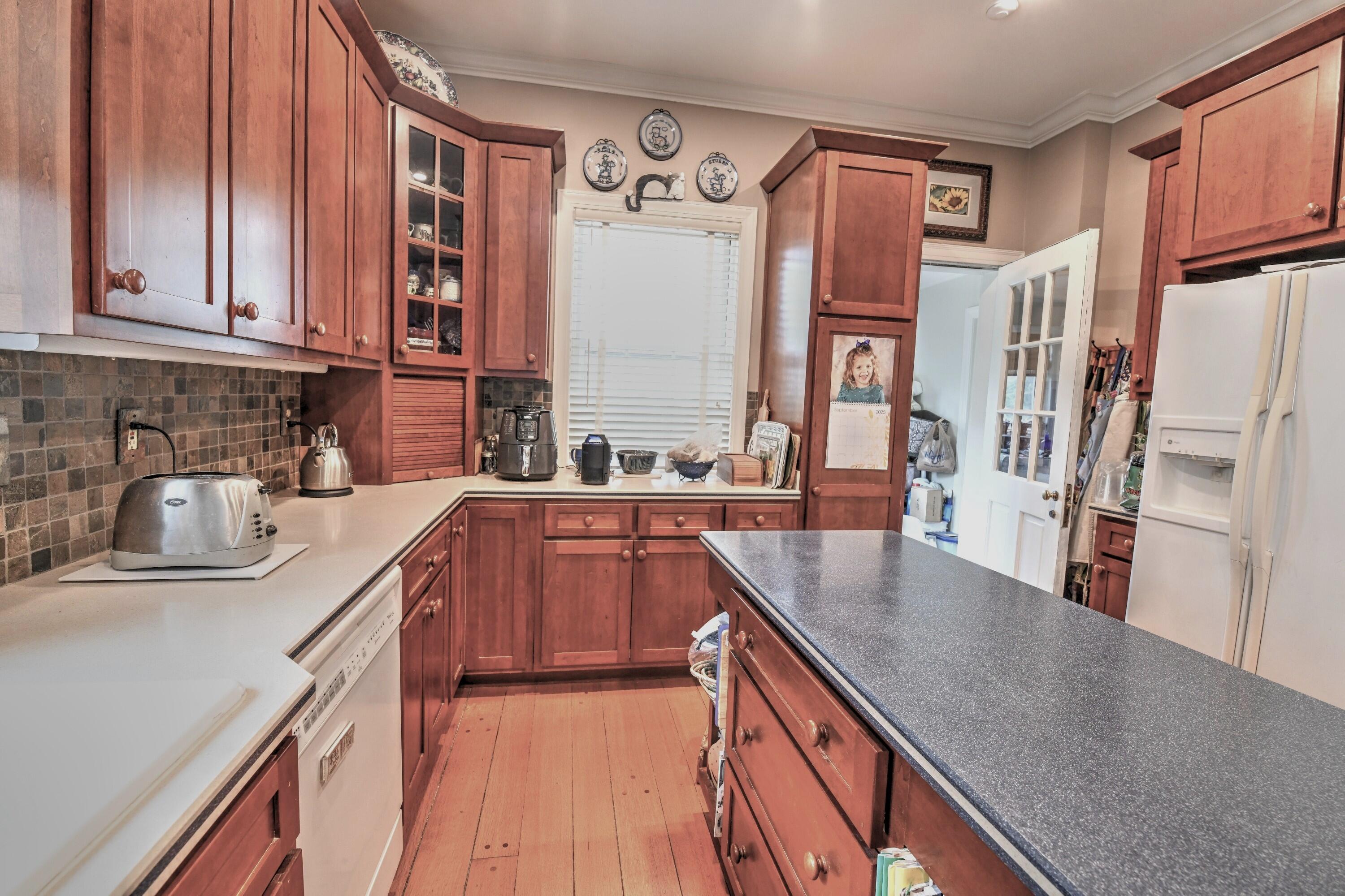 214 College Street Property Photo 51