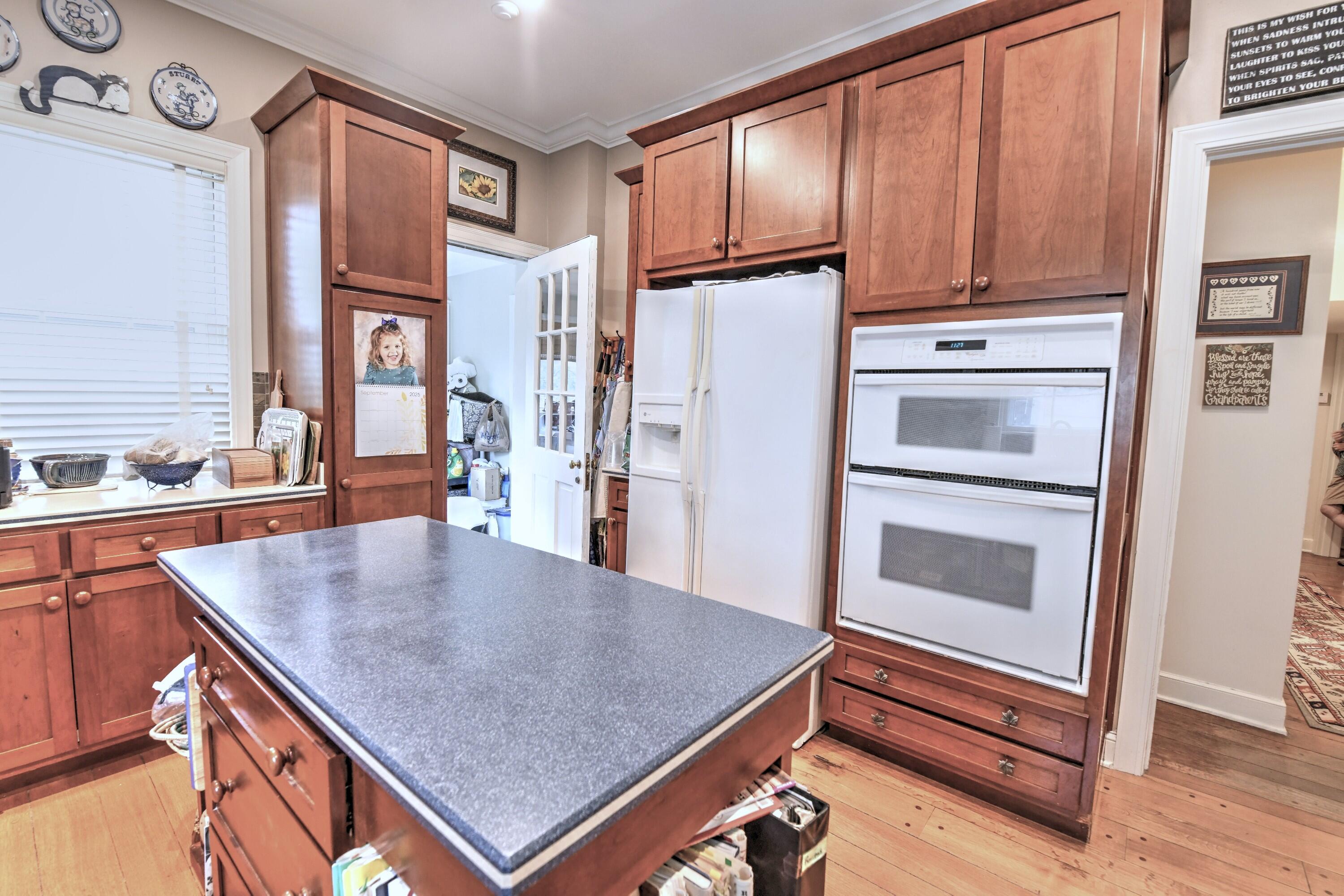 214 College Street Property Photo 52