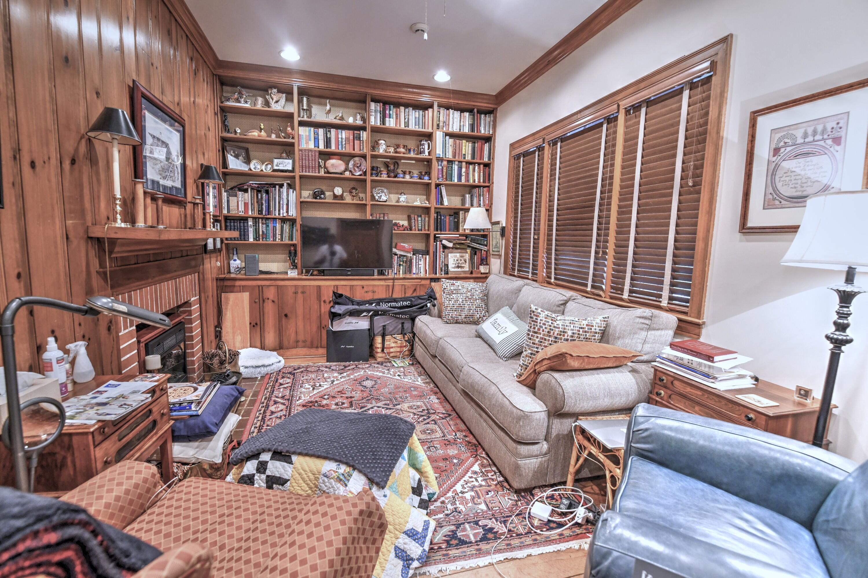 214 College Street Property Photo 57
