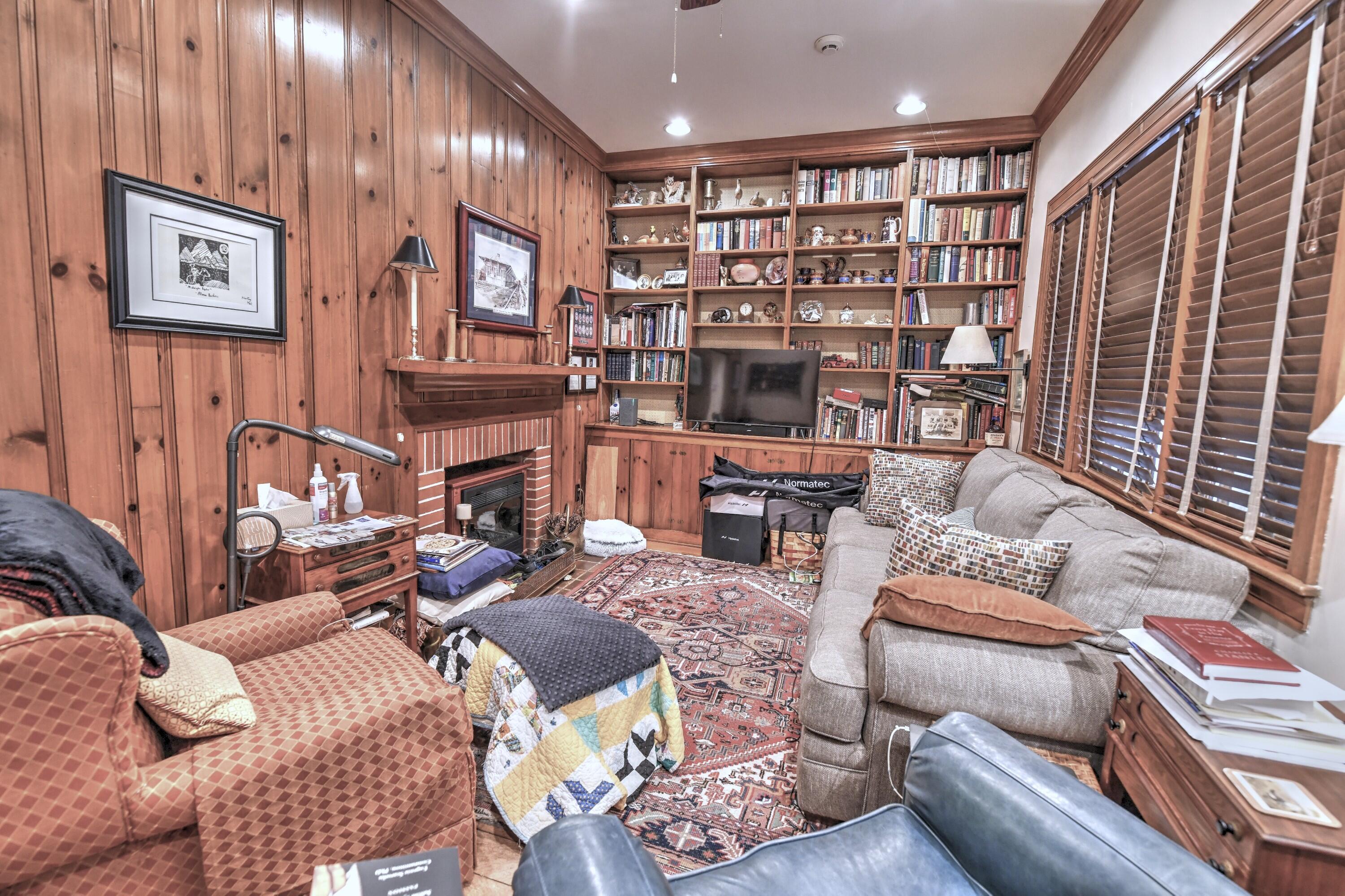 214 College Street Property Photo 58