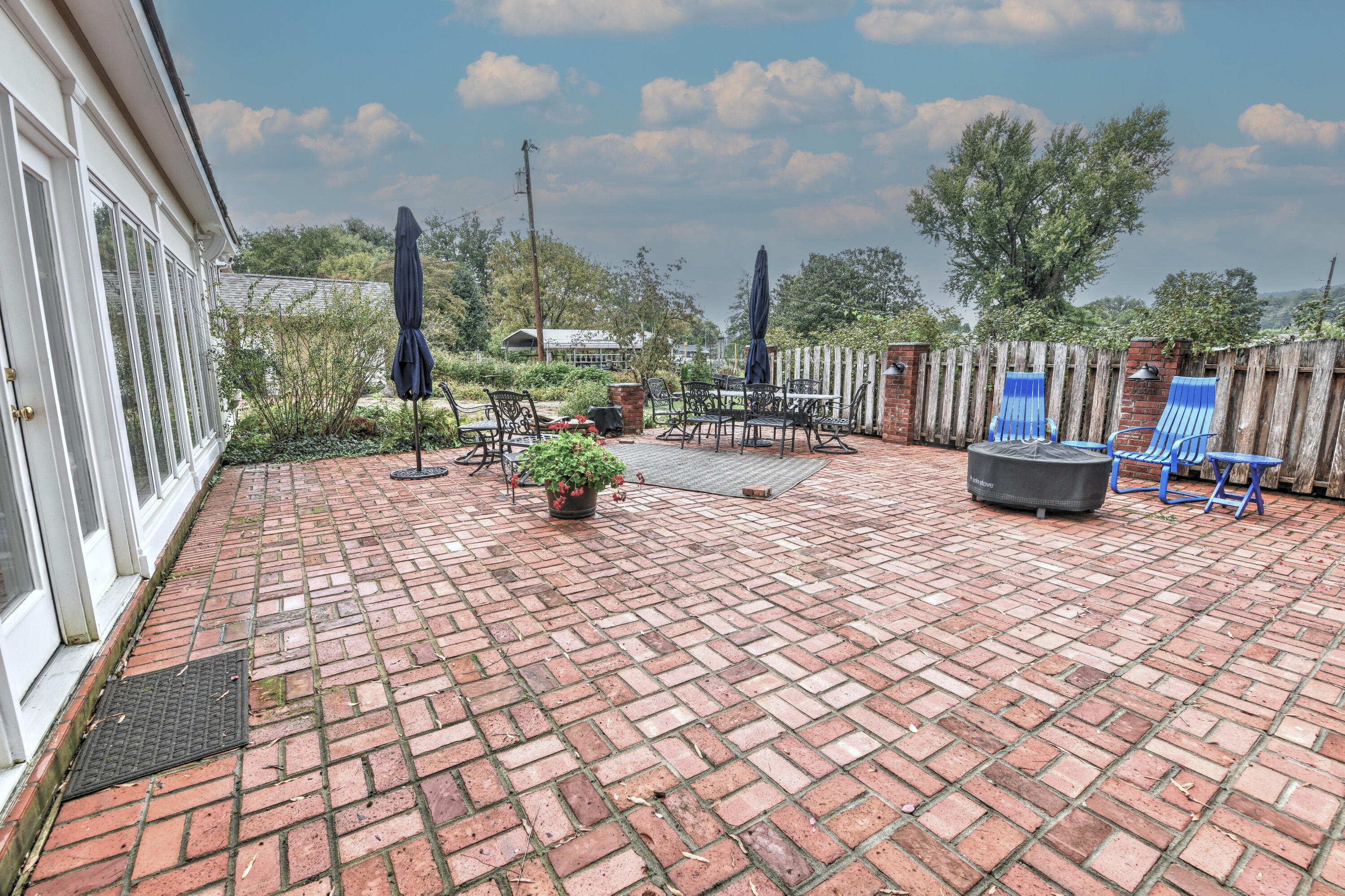 214 College Street Property Photo 61