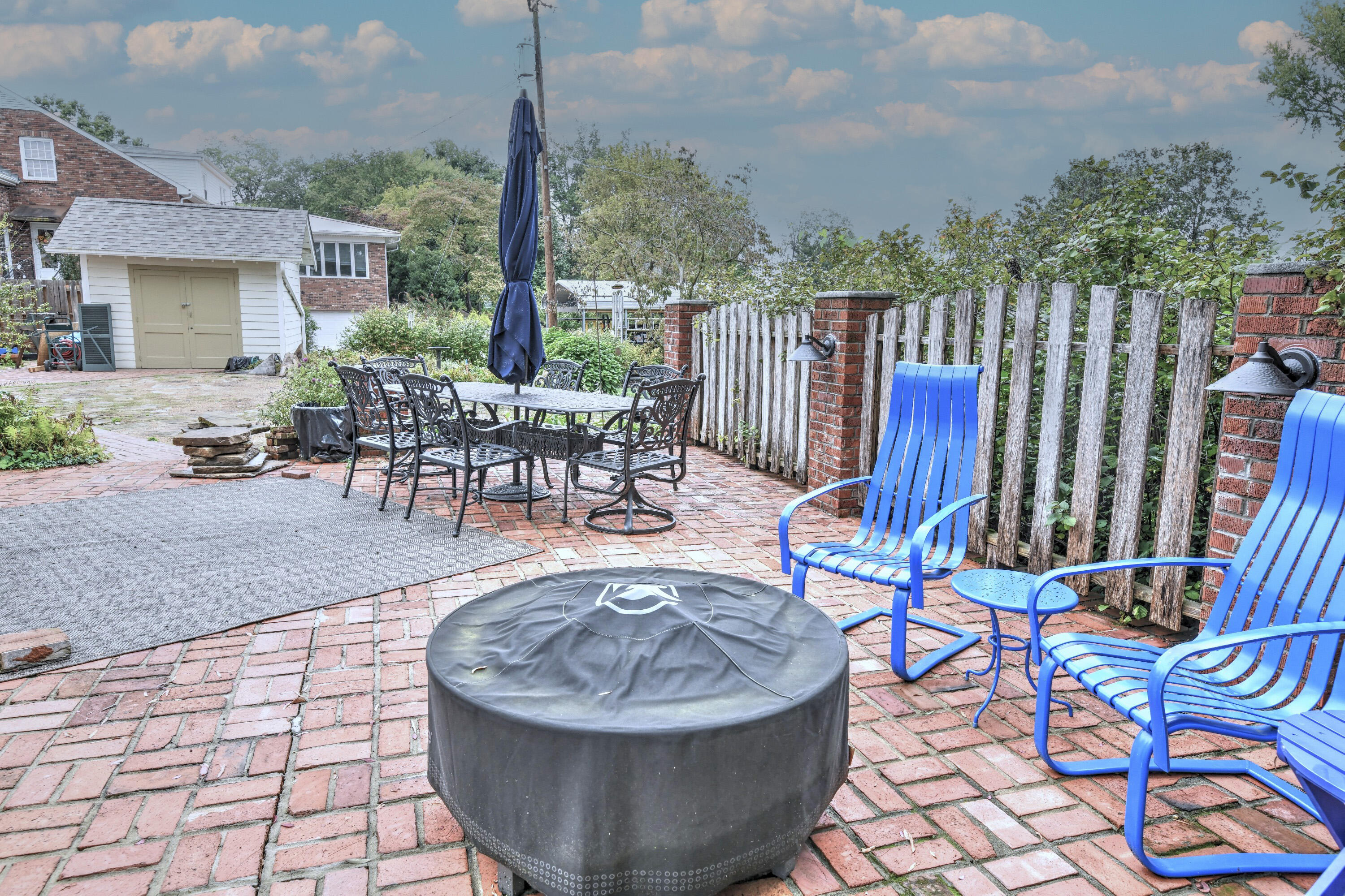 214 College Street Property Photo 64