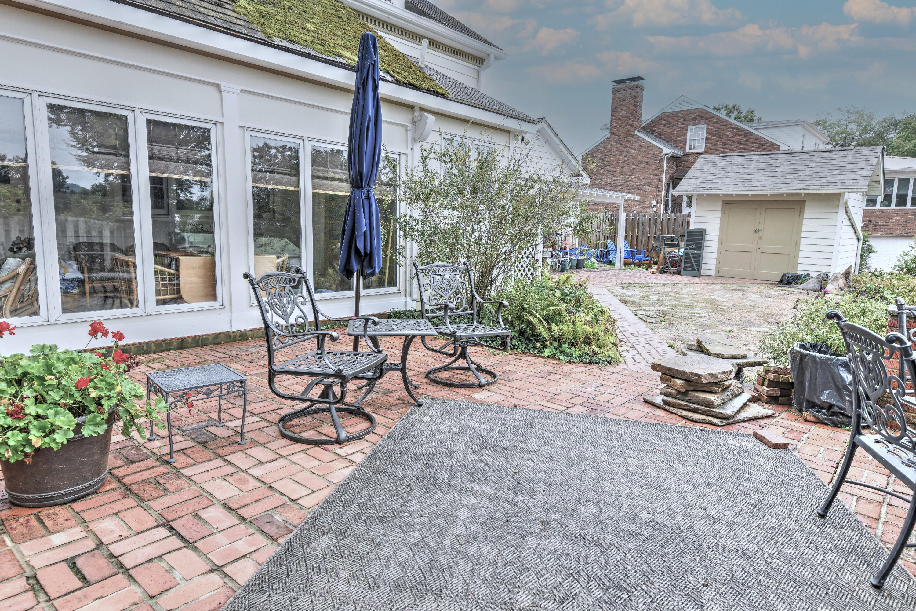 214 College Street Property Photo 65
