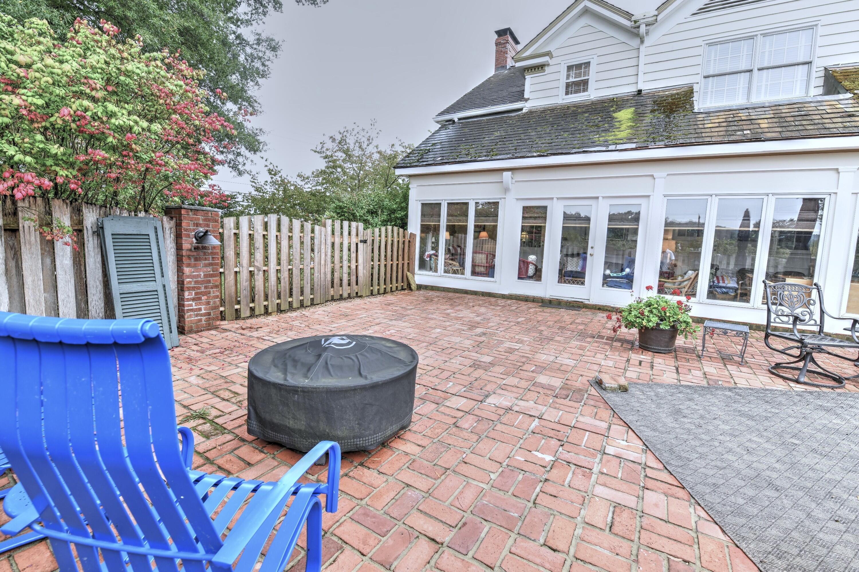 214 College Street Property Photo 66
