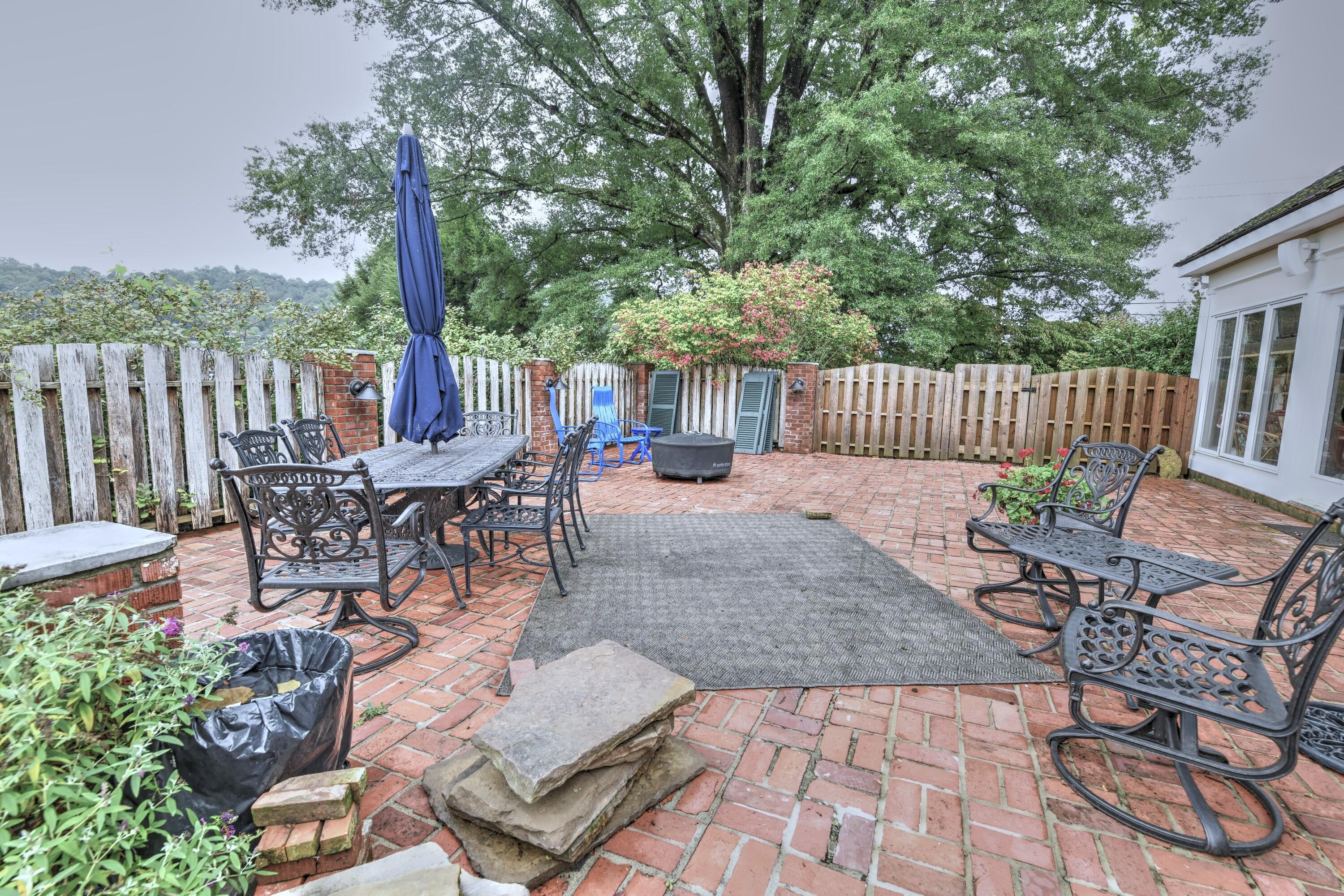 214 College Street Property Photo 68