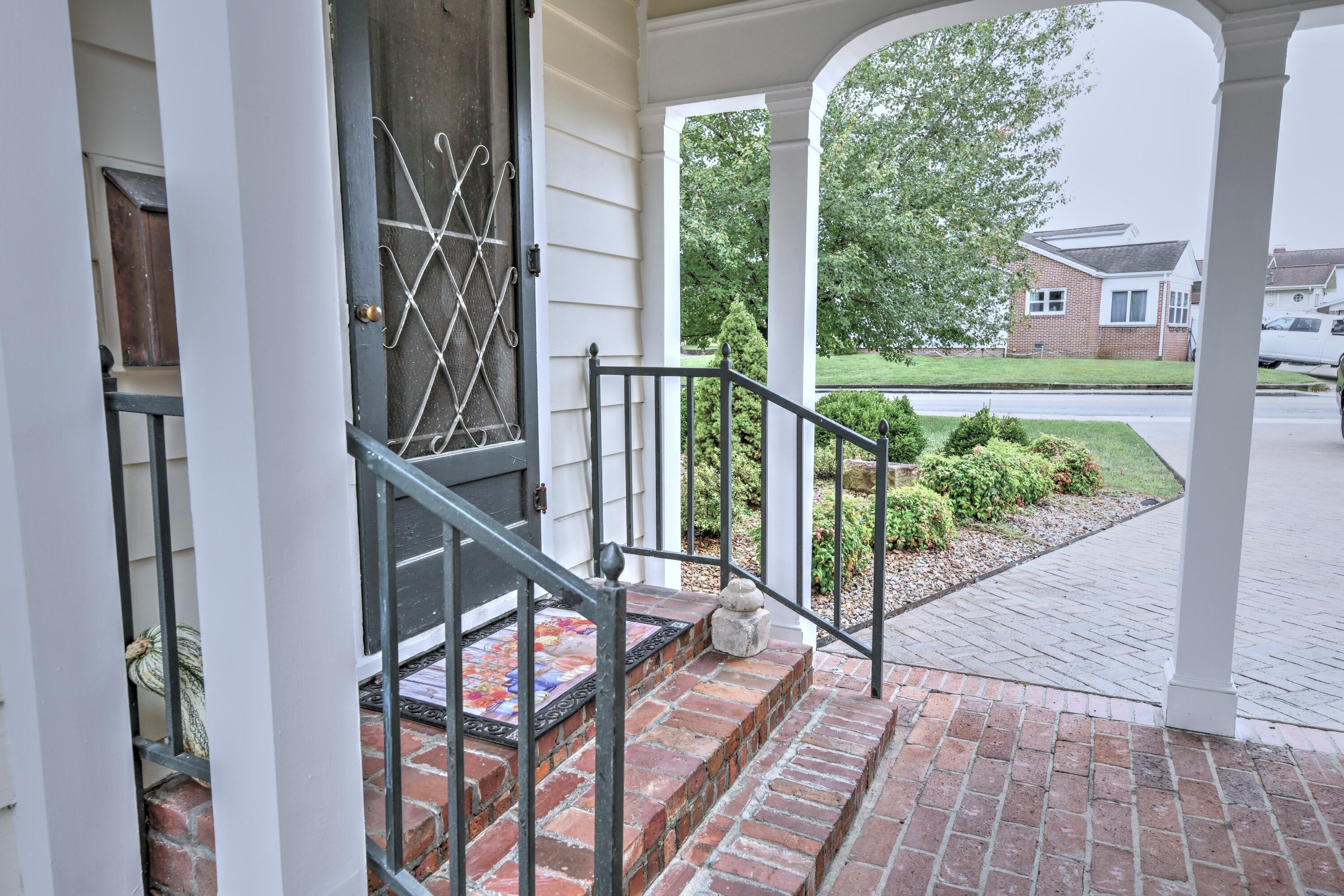 214 College Street Property Photo 71