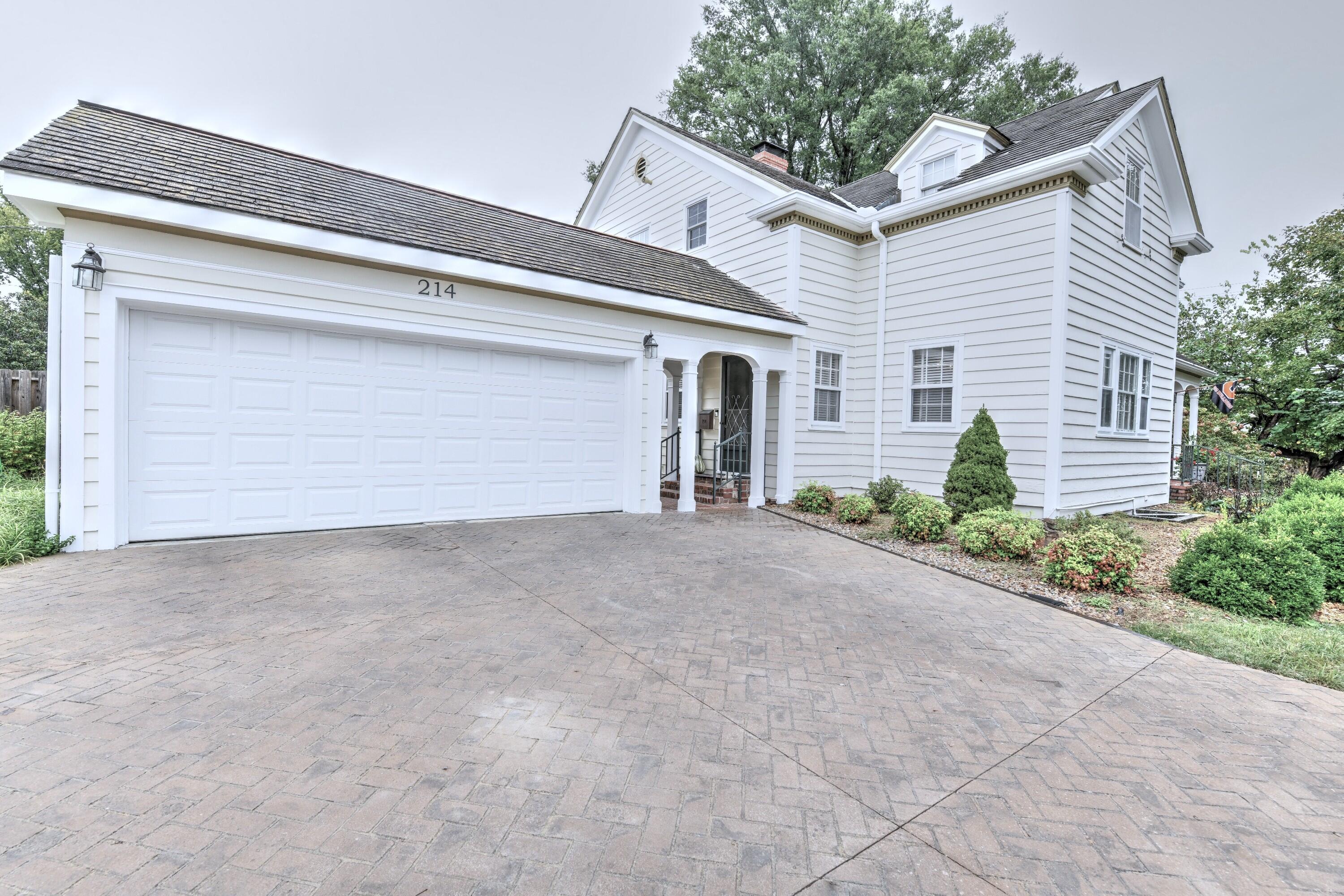 214 College Street Property Photo 73