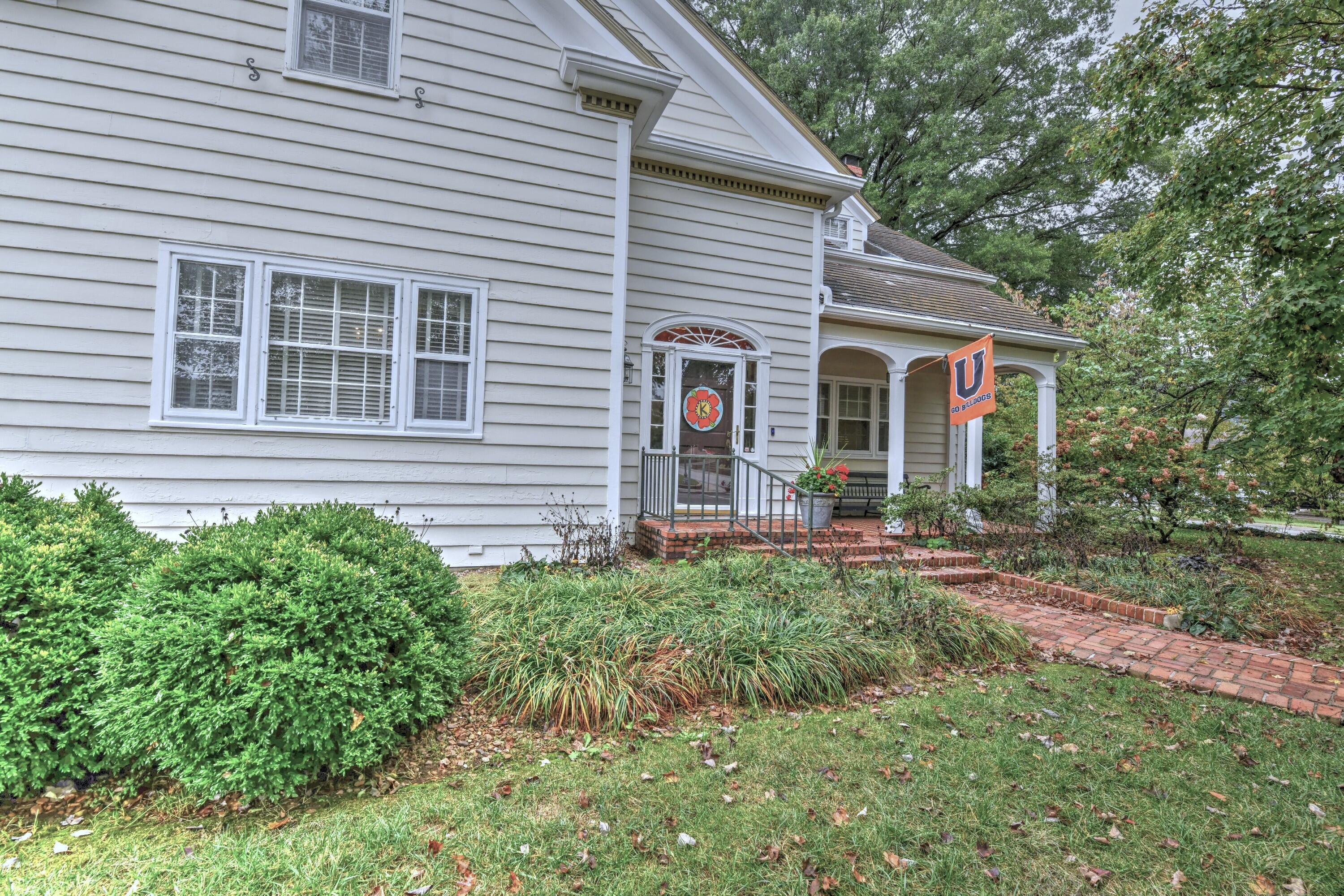 214 College Street Property Photo 74