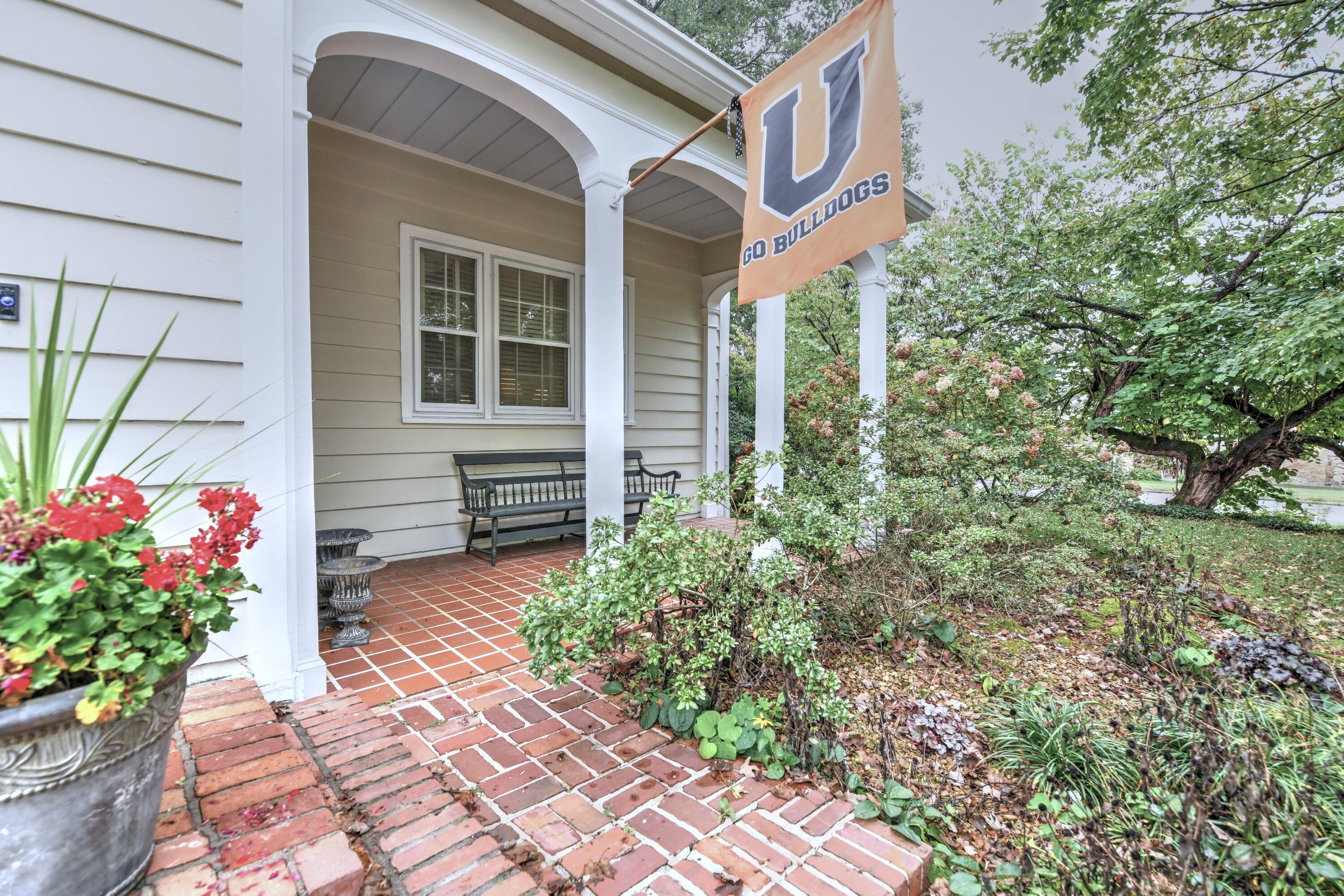 214 College Street Property Photo 77