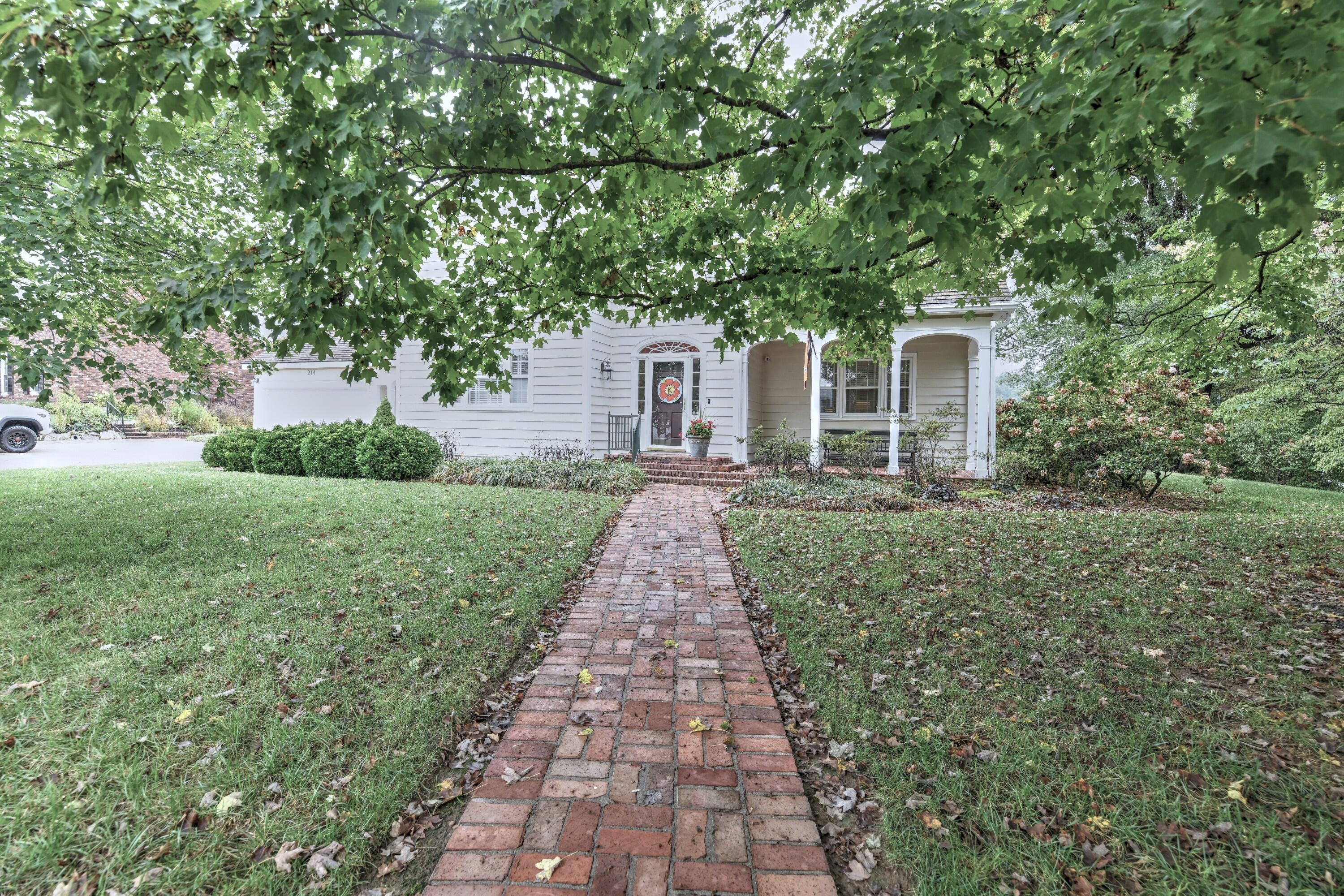214 College Street Property Photo 79