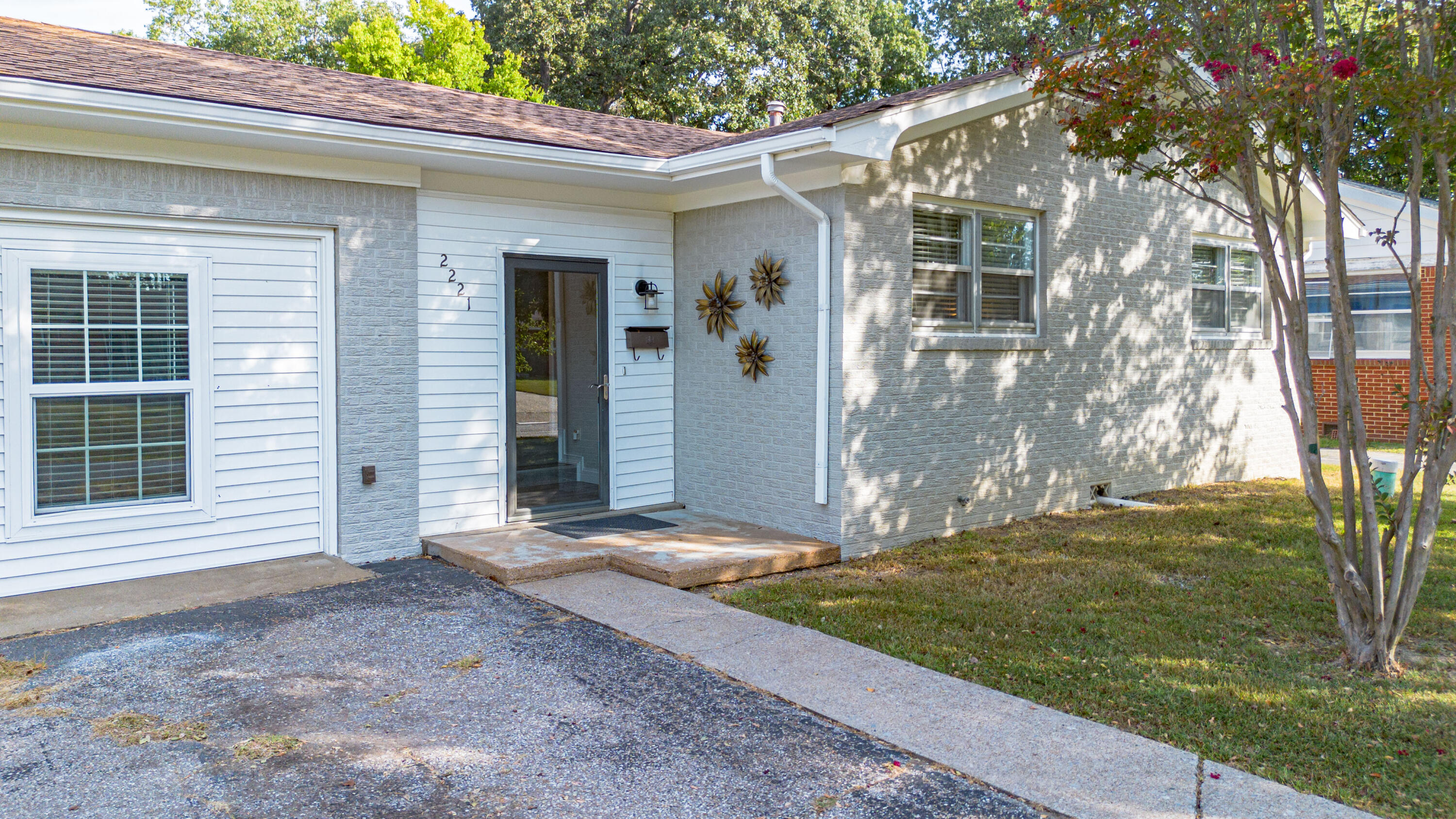 2221 Clay Street Property Photo 2
