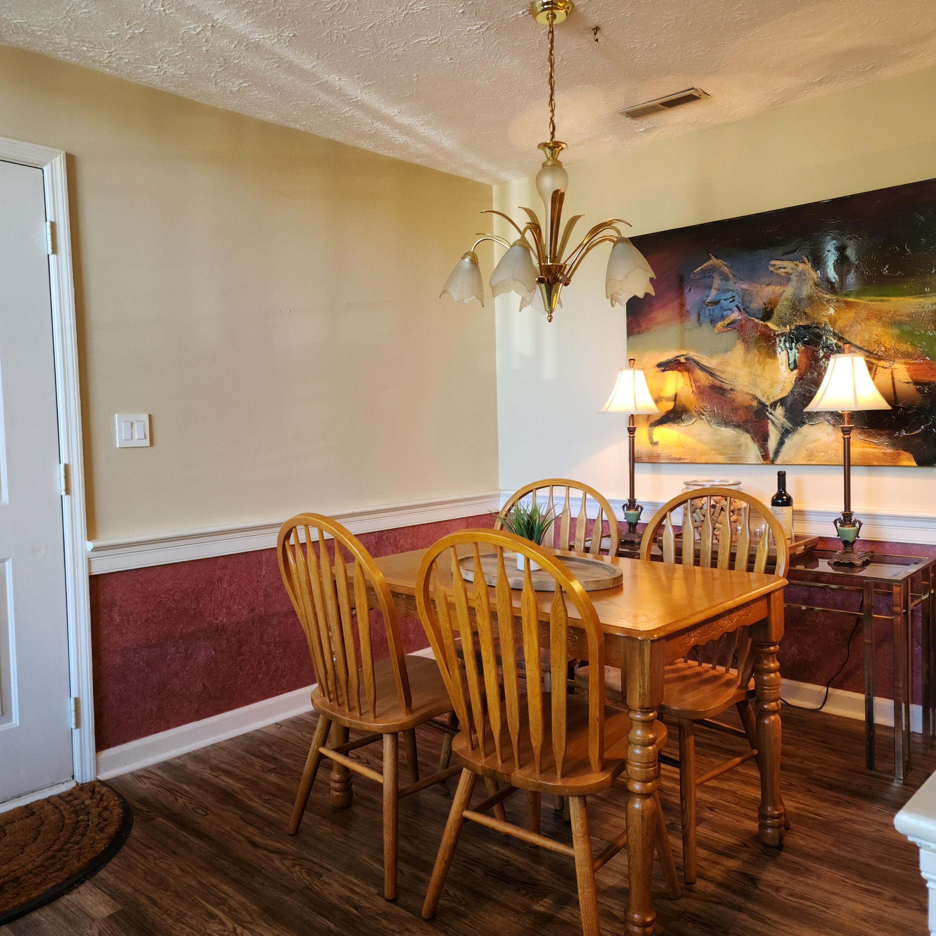 404 Bainbridge Court D4 Property Photo 6