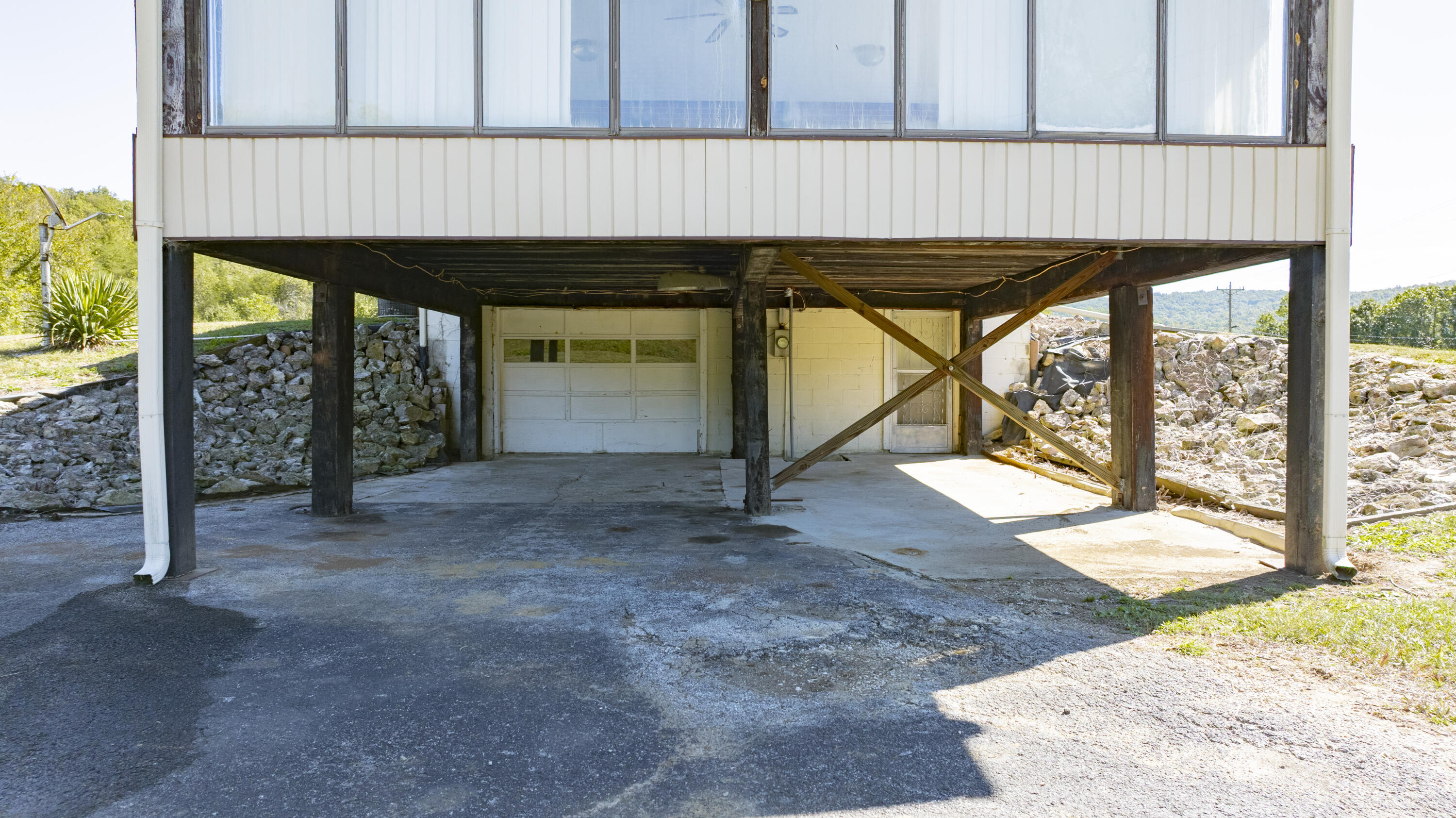 6777 E Highway 92 Property Photo 9