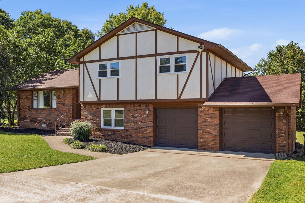 141 Skylark Drive Property Photo 3