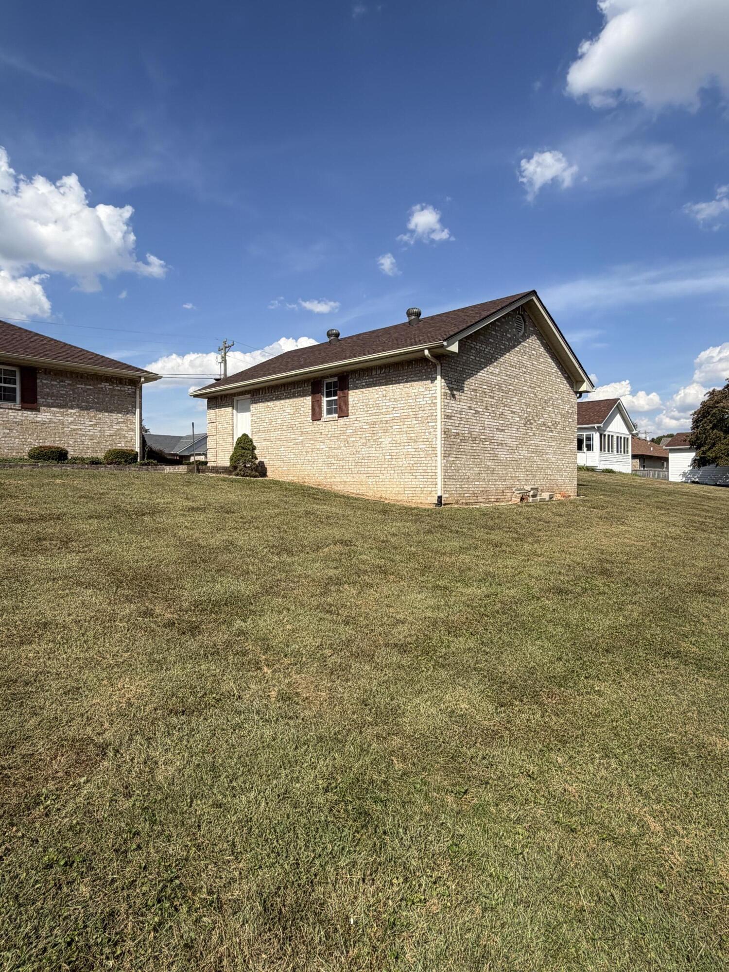 121 Ridgewood Drive Property Photo 5