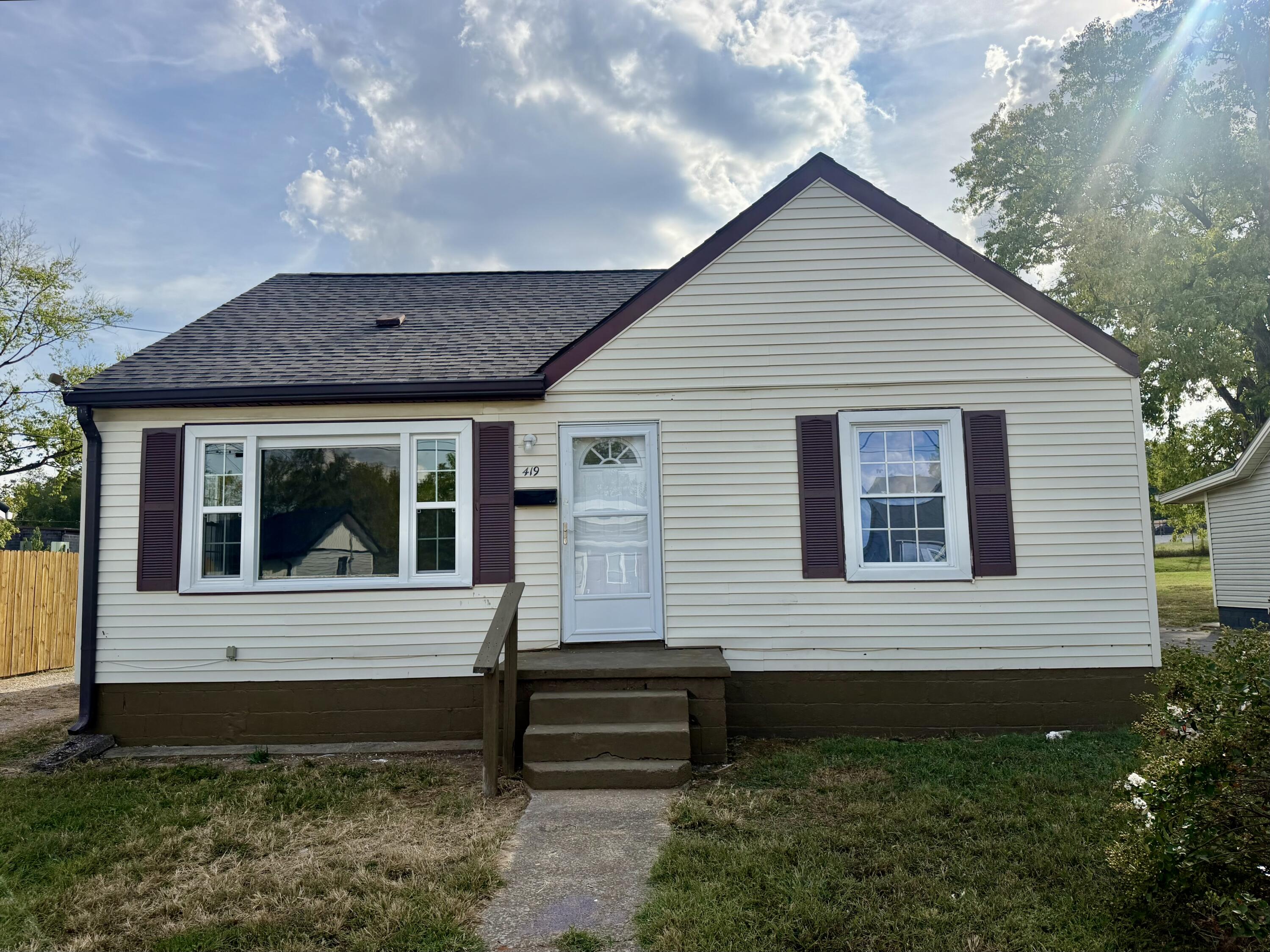 419 E 23rd Street Property Photo 2