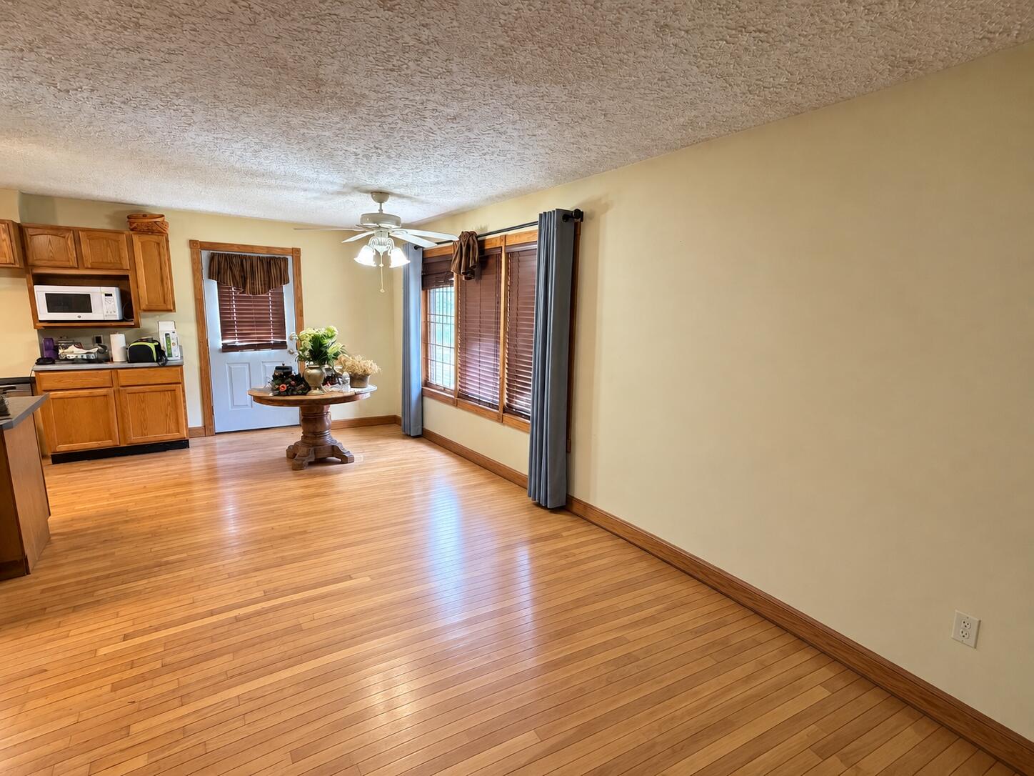 23 Animal Farm Road Property Photo 4