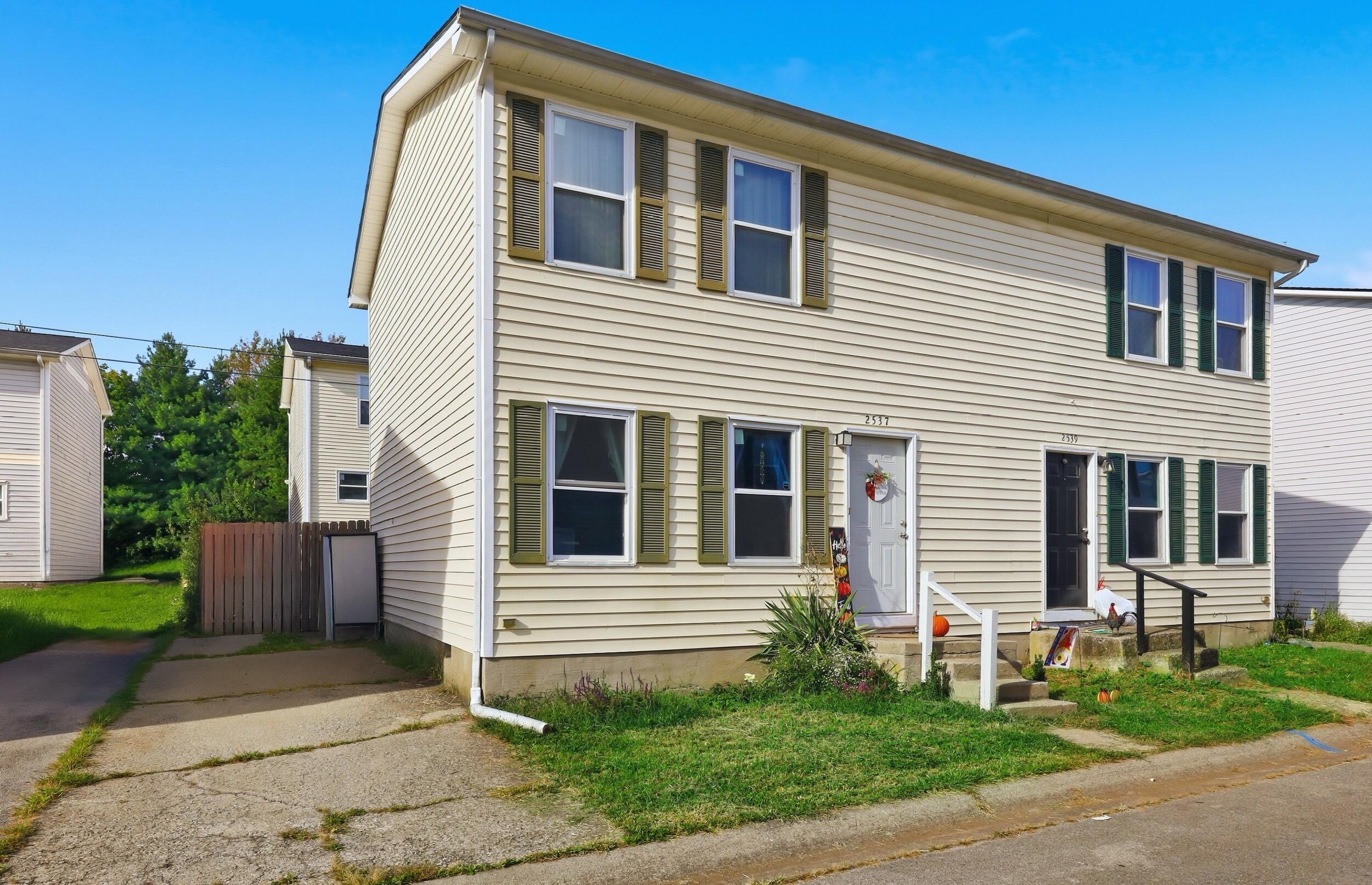 2537 Lindenhurst Loop Property Photo 2