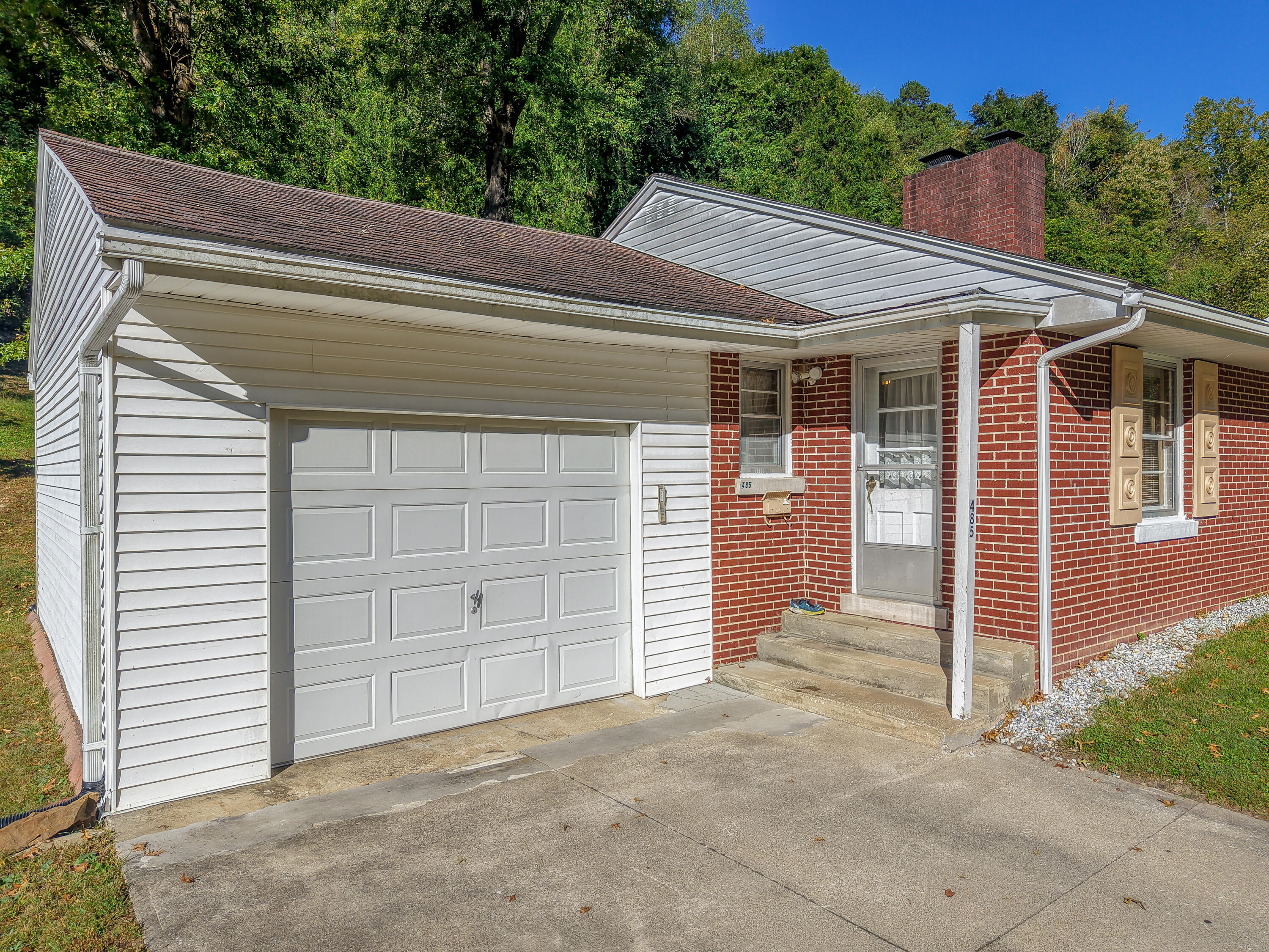 485 N Wilson Avenue Property Photo 3