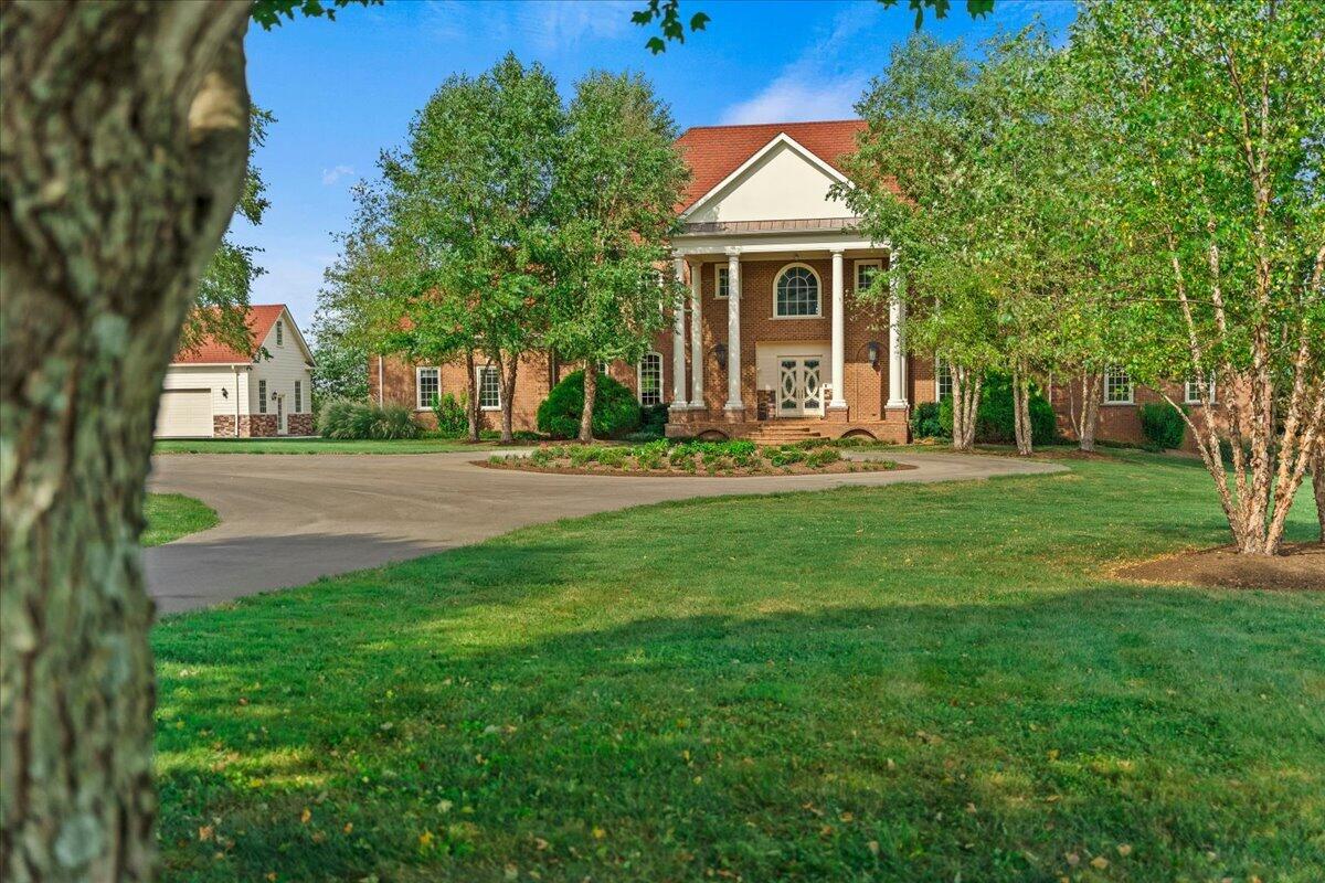1701 Sahalee Drive Property Photo 2