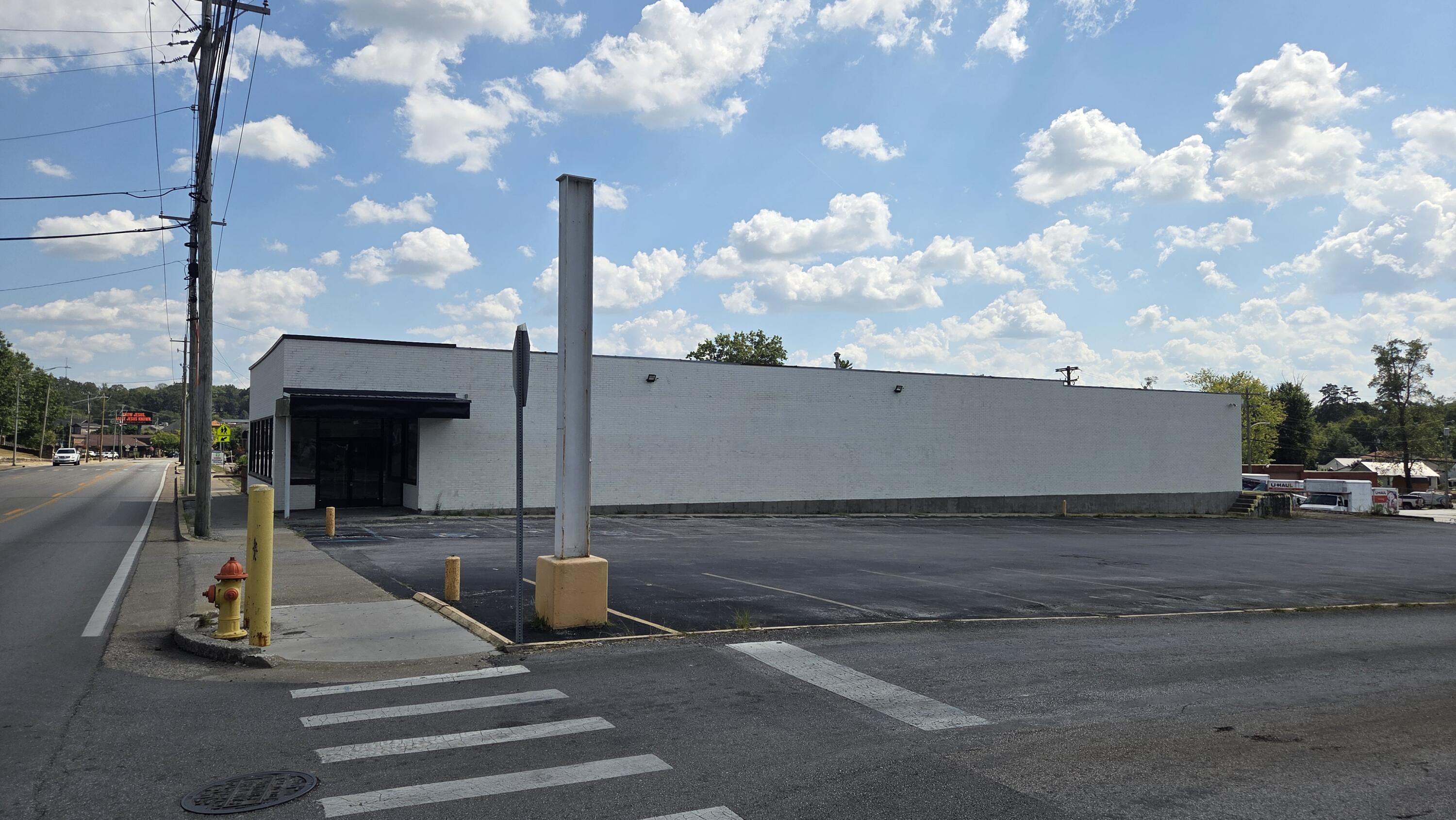 725 N Main Street Property Photo 2