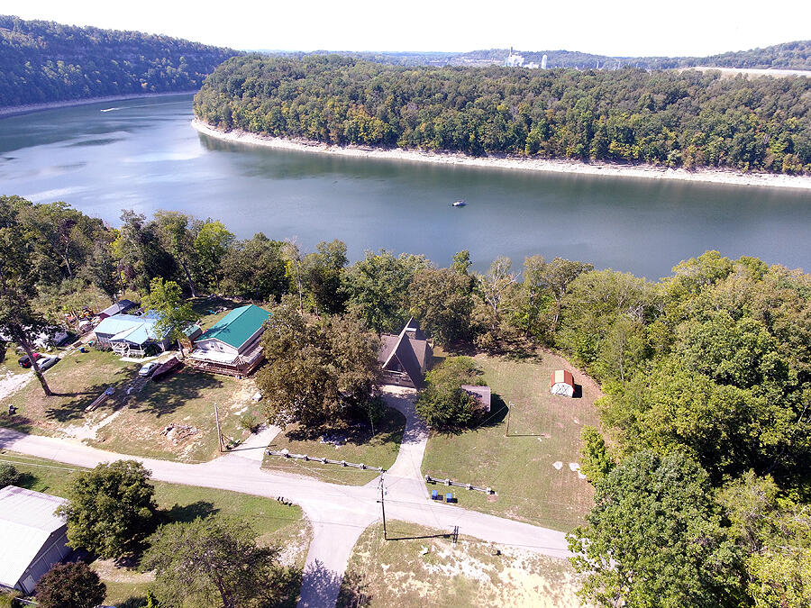 992 Stonegate Drive Property Photo 2