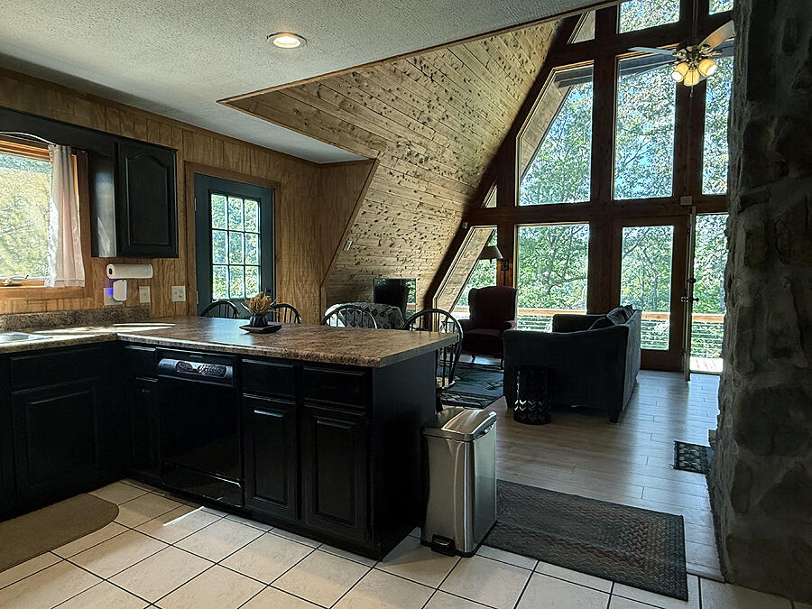 992 Stonegate Drive Property Photo 8