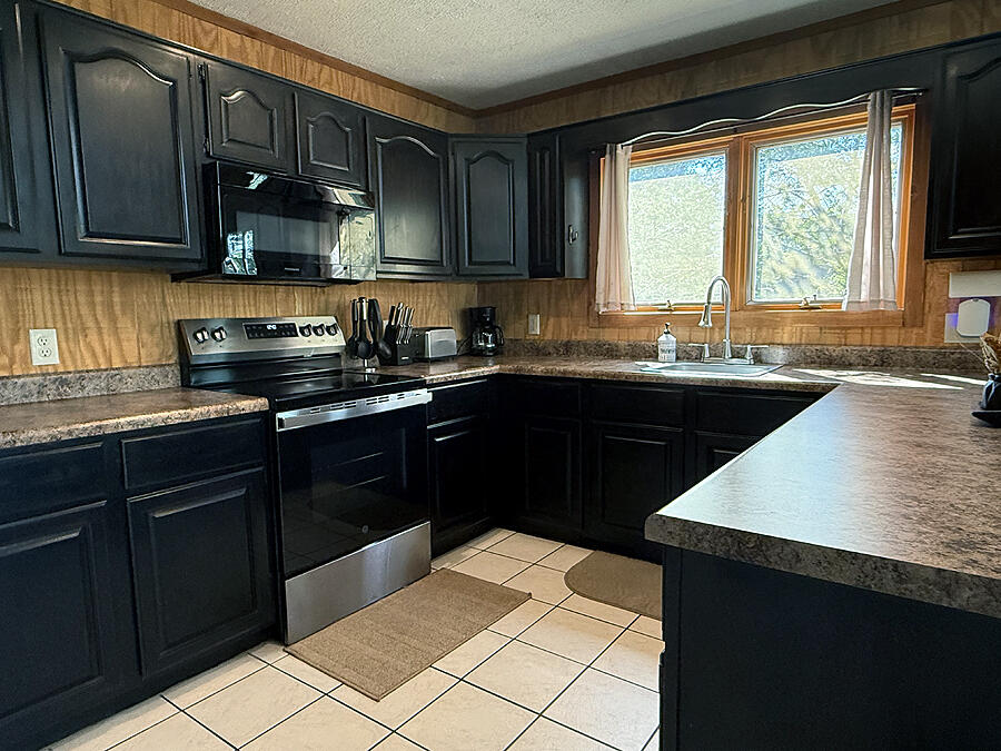 992 Stonegate Drive Property Photo 10