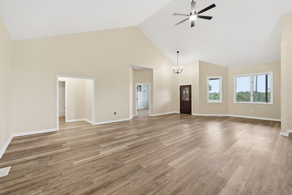 5363 Central Road Property Photo 6