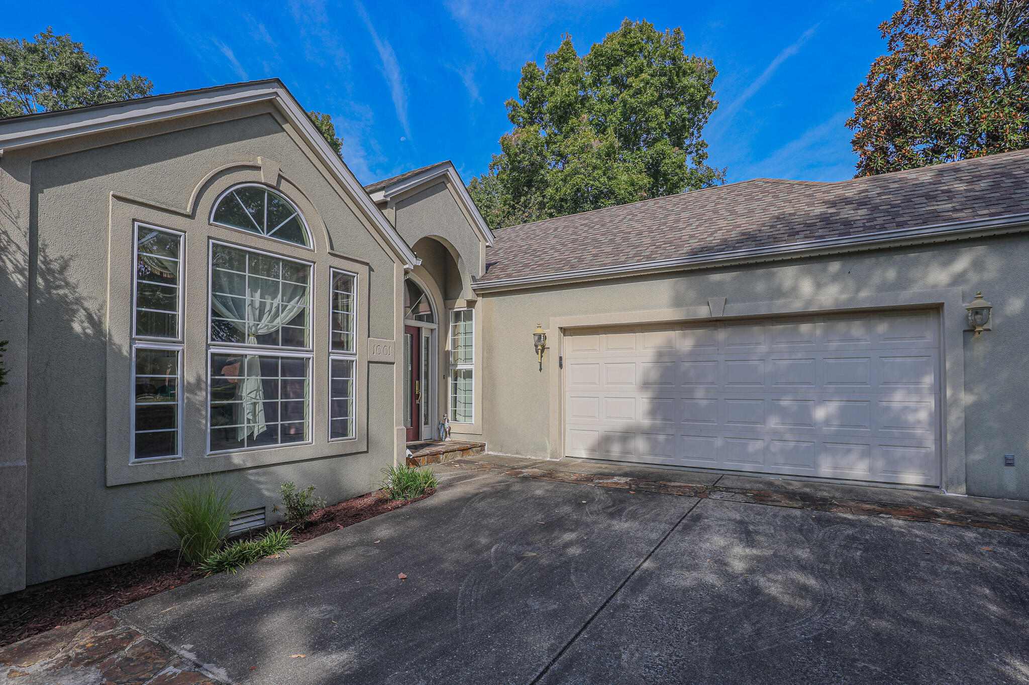 1001 Lakeview Drive Property Photo 4