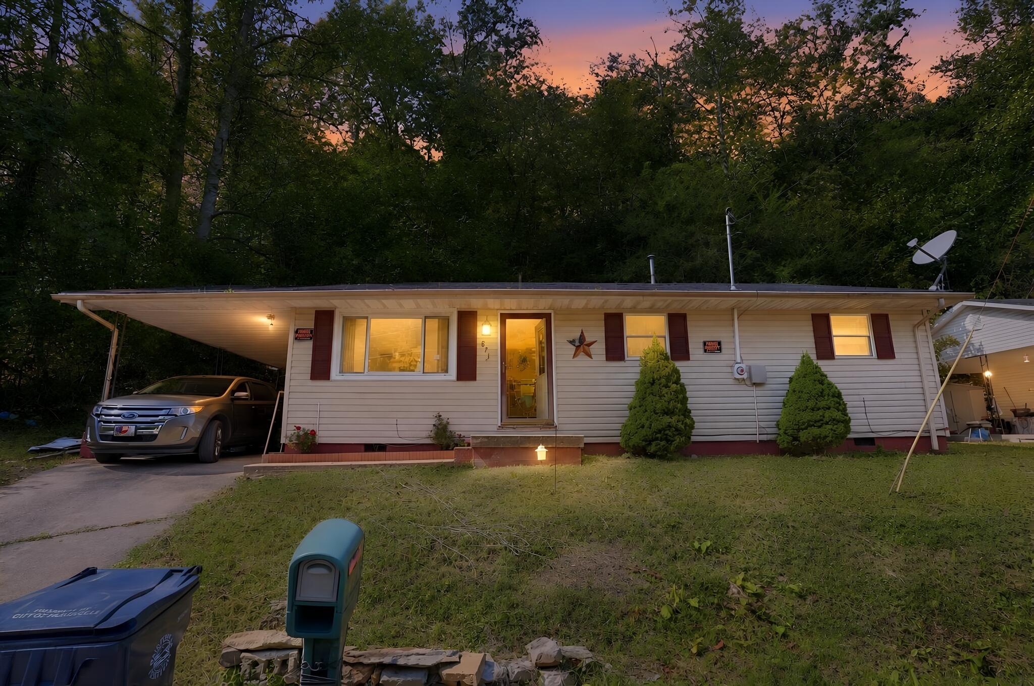 871 6th Street Property Photo 2