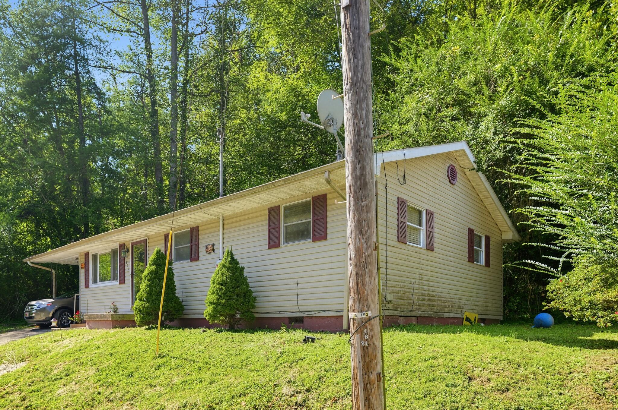 871 6th Street Property Photo 3