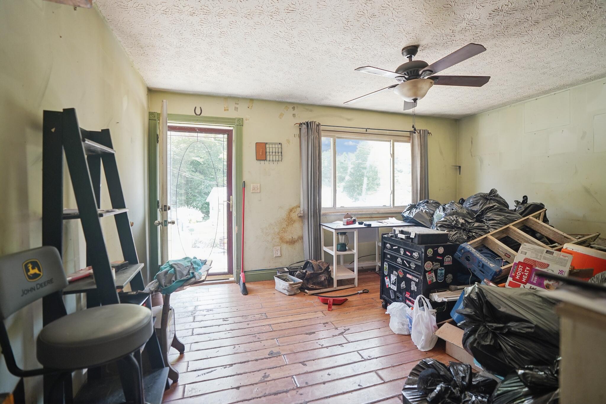 871 6th Street Property Photo 5